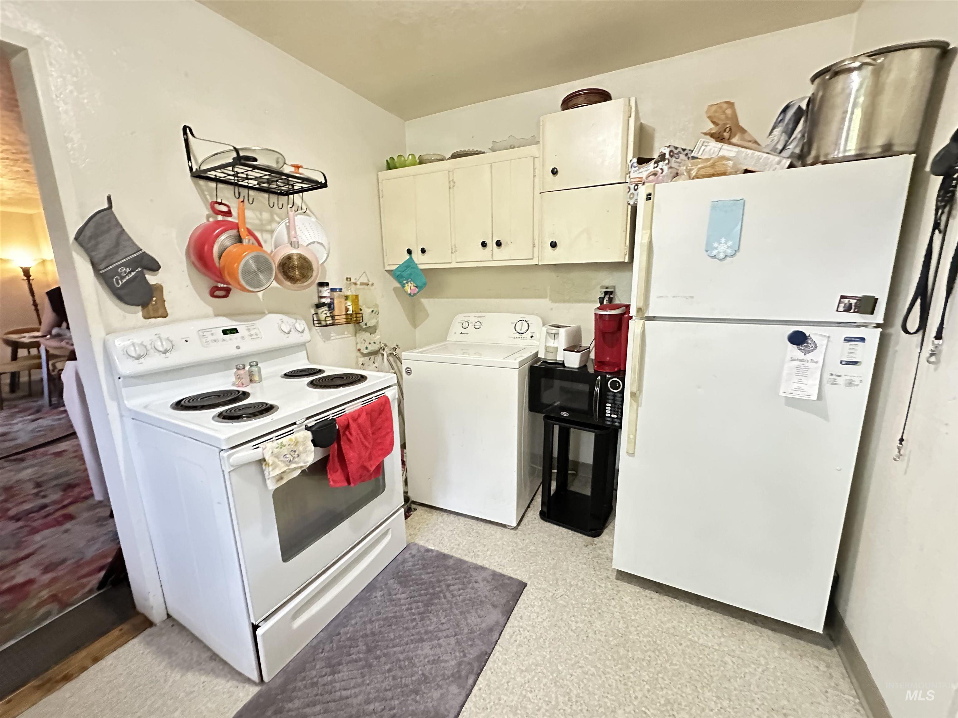 918, 920 S Jefferson, Moscow, Idaho 83843, 2 Bedrooms, 1 Bathroom, Residential Income For Sale, Price $379,000, 98992240