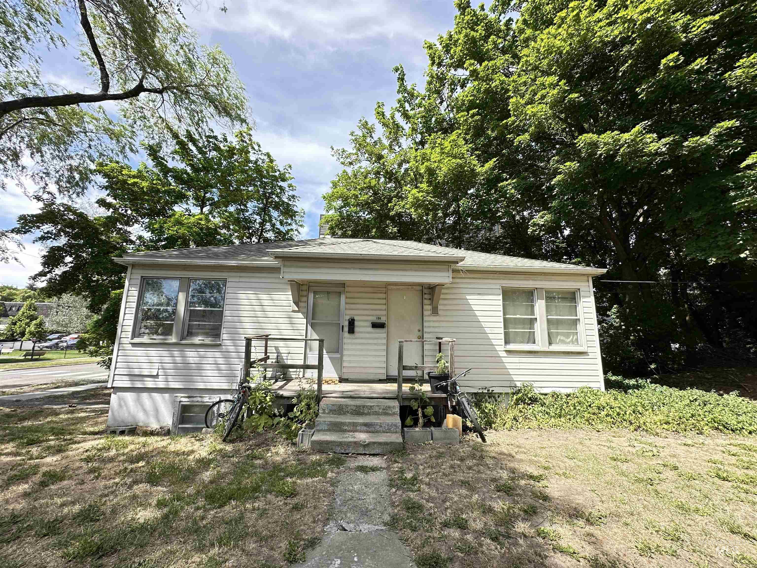 102-110 S Asbury St, Moscow, Idaho 83843, 2 Bedrooms, 1 Bathroom, Residential Income For Sale, Price $570,000,MLS 98992241