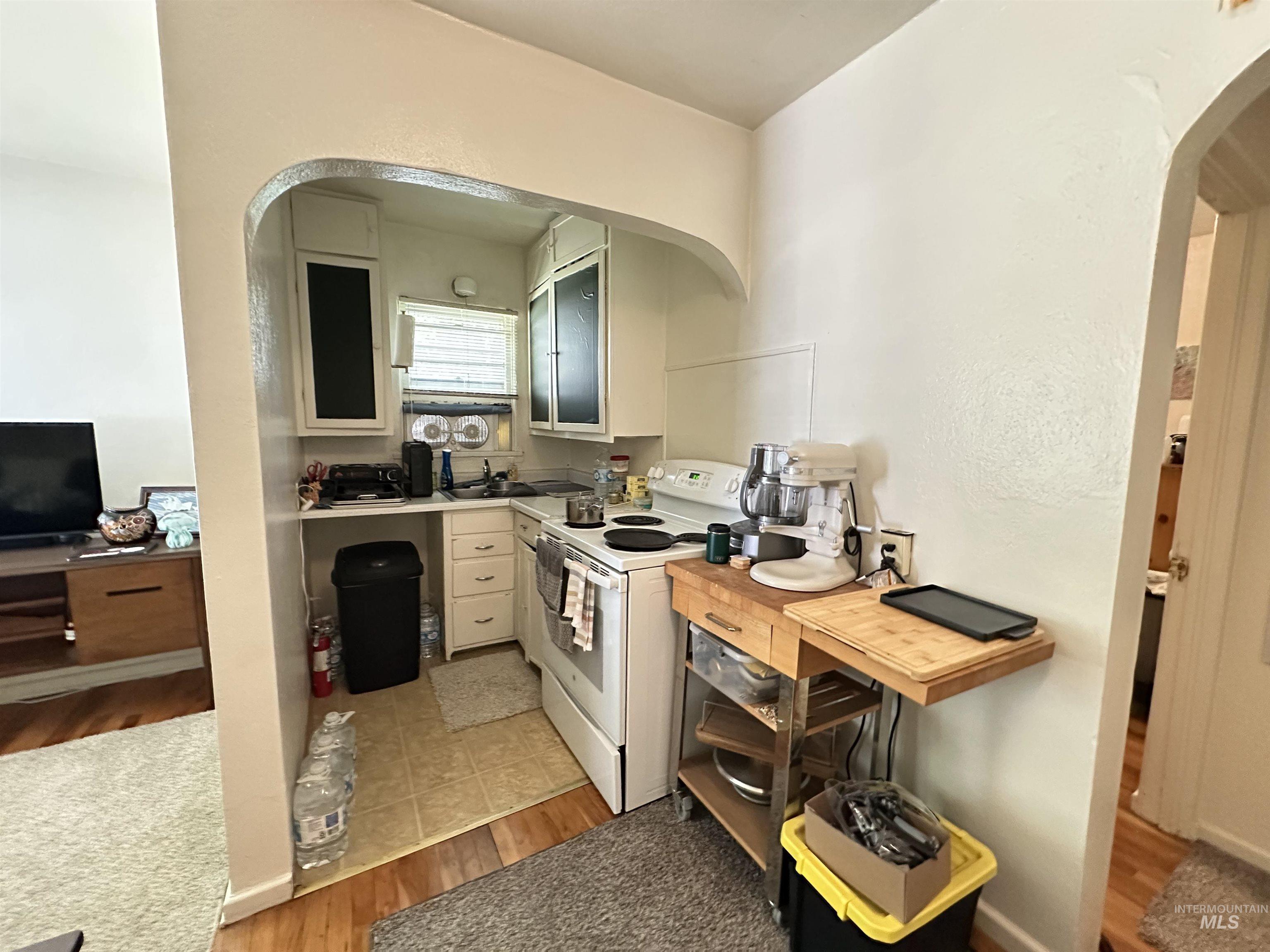 102-110 S Asbury St, Moscow, Idaho 83843, 2 Bedrooms, 1 Bathroom, Residential Income For Sale, Price $570,000,MLS 98992241