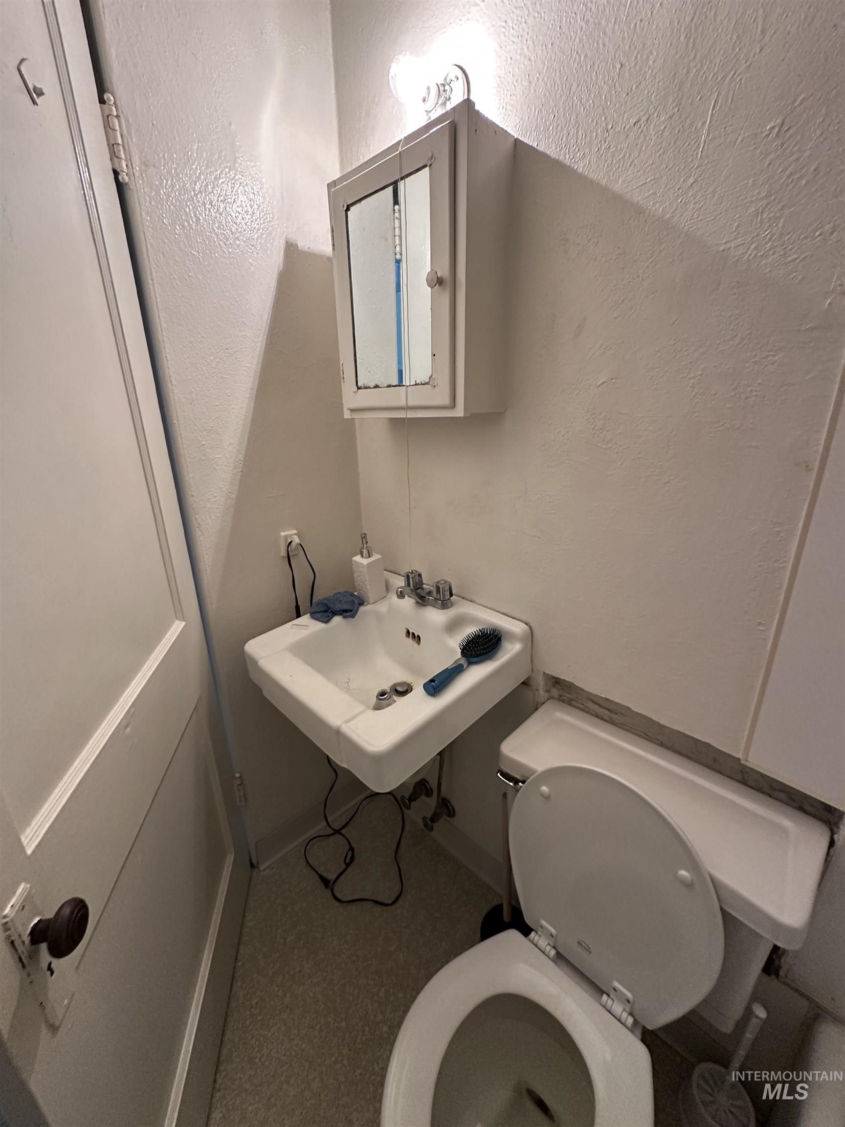 102-110 S Asbury St, Moscow, Idaho 83843, 2 Bedrooms, 1 Bathroom, Residential Income For Sale, Price $570,000,MLS 98992241