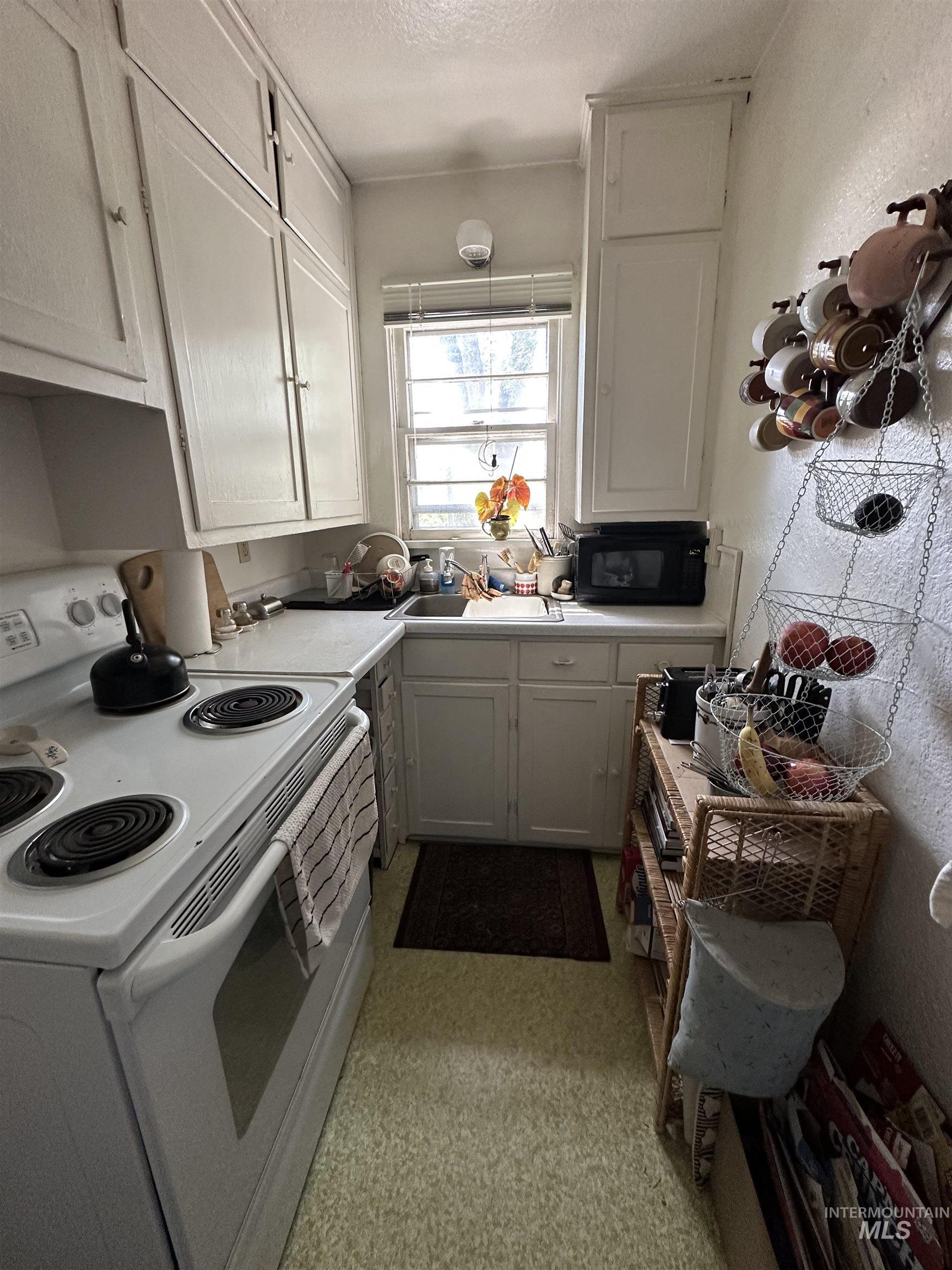 102-110 S Asbury St, Moscow, Idaho 83843, 2 Bedrooms, 1 Bathroom, Residential Income For Sale, Price $570,000,MLS 98992241