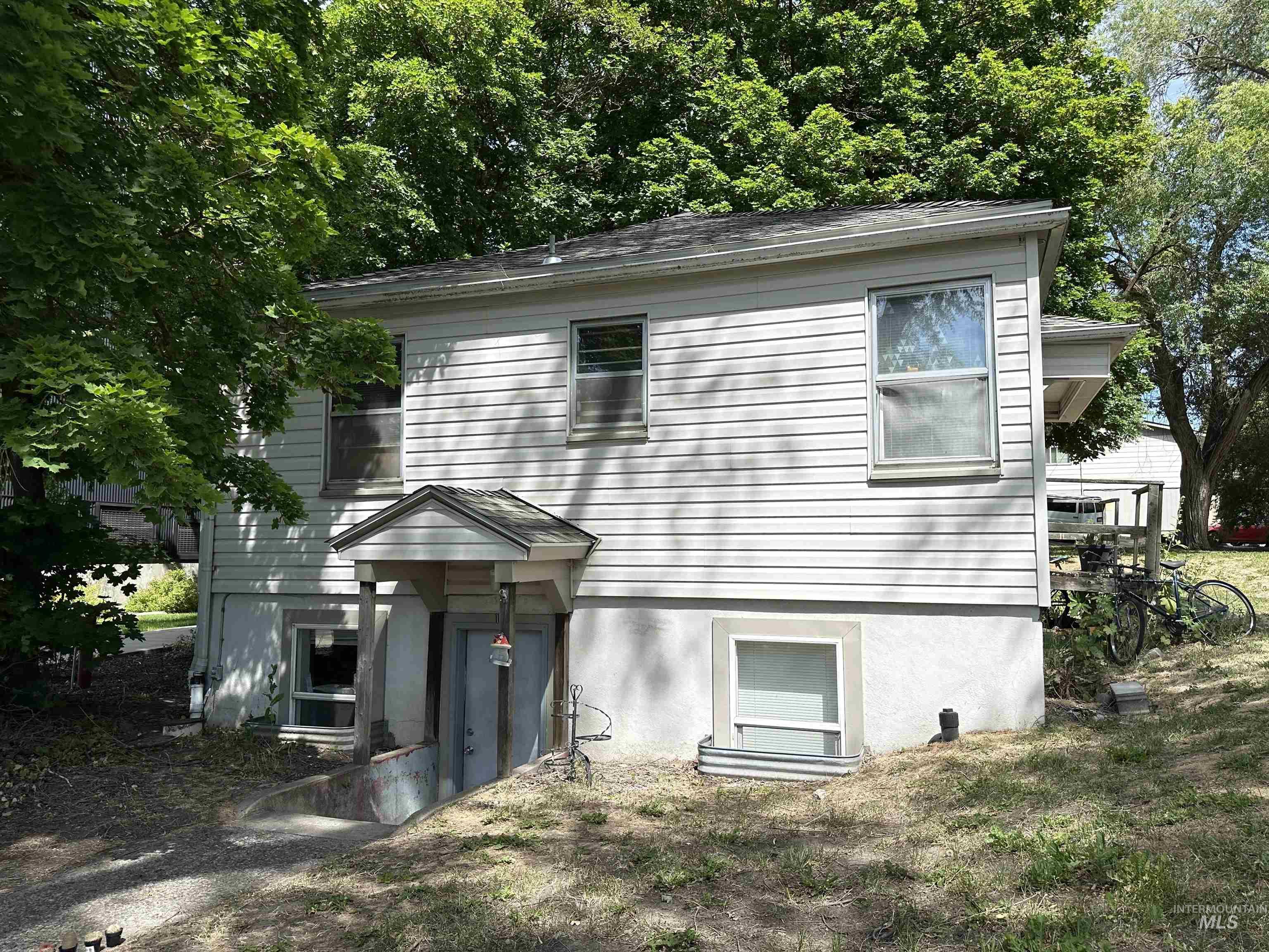 102-110 S Asbury St, Moscow, Idaho 83843, 2 Bedrooms, 1 Bathroom, Residential Income For Sale, Price $570,000,MLS 98992241