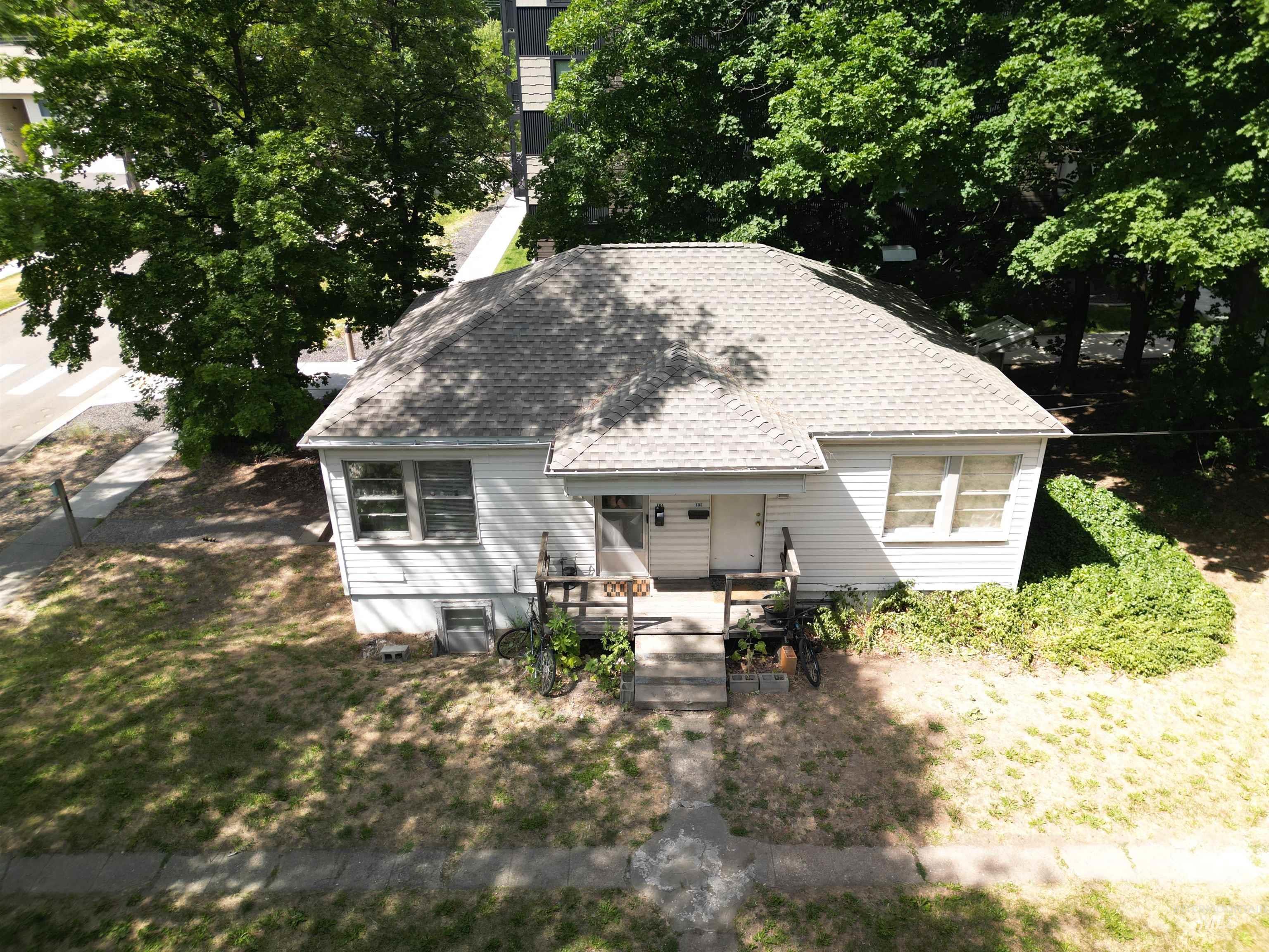 102-110 S Asbury St, Moscow, Idaho 83843, 2 Bedrooms, 1 Bathroom, Residential Income For Sale, Price $570,000,MLS 98992241