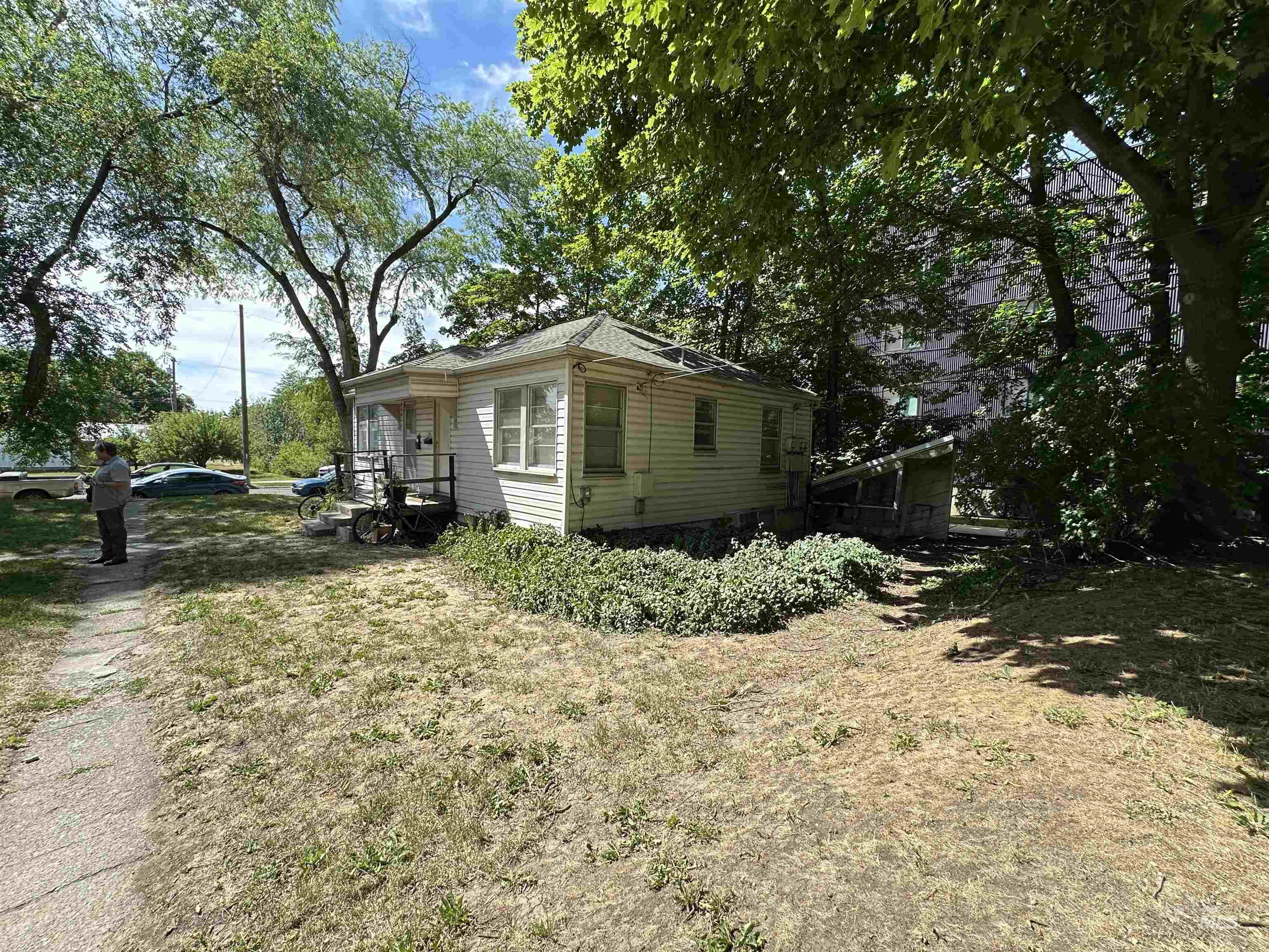102-110 S Asbury St, Moscow, Idaho 83843, 2 Bedrooms, 1 Bathroom, Residential Income For Sale, Price $570,000,MLS 98992241