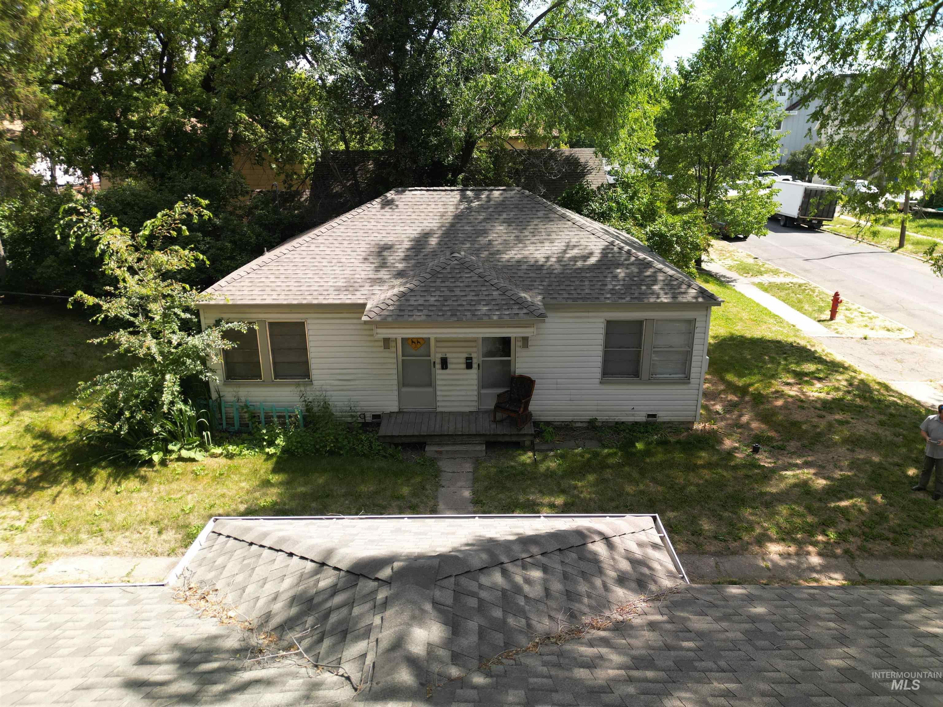 102-110 S Asbury St, Moscow, Idaho 83843, 2 Bedrooms, 1 Bathroom, Residential Income For Sale, Price $570,000,MLS 98992241