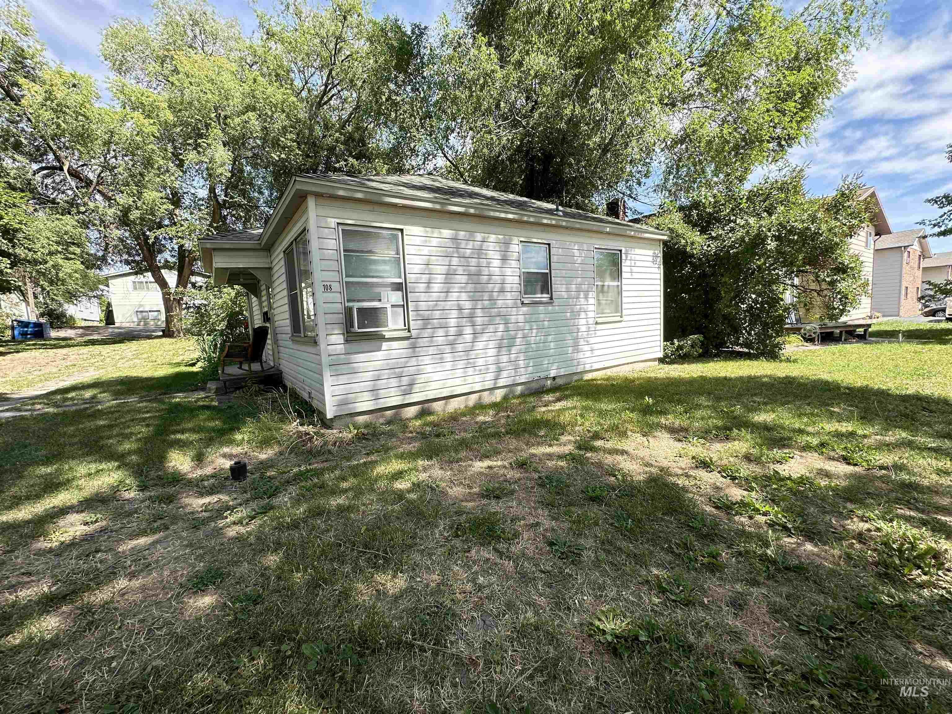102-110 S Asbury St, Moscow, Idaho 83843, 2 Bedrooms, 1 Bathroom, Residential Income For Sale, Price $570,000,MLS 98992241