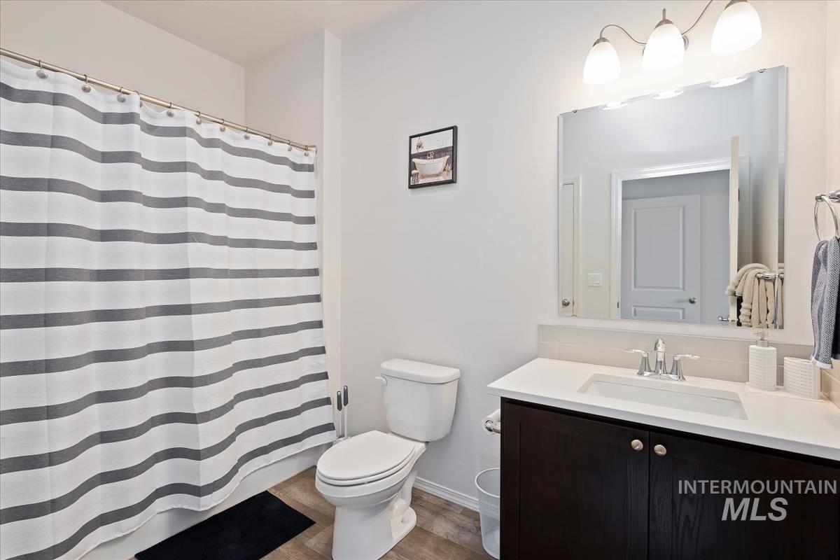 1918 NW Enterprise Street, Mountain Home, Idaho 83647, 2 Bedrooms, 2 Bathrooms, Residential For Sale, Price $294,900, 98992244