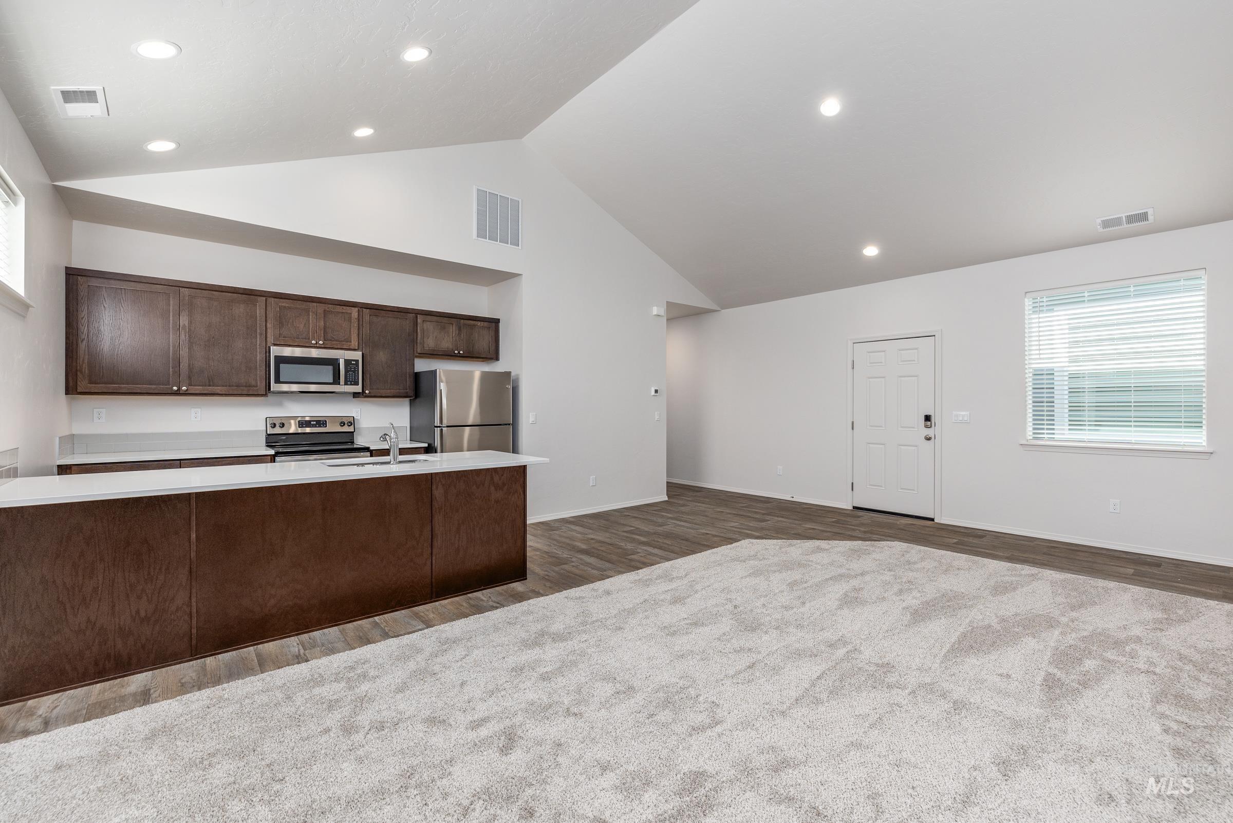 1918 NW Enterprise Street, Mountain Home, Idaho 83647, 2 Bedrooms, 2 Bathrooms, Residential For Sale, Price $294,900, 98992244