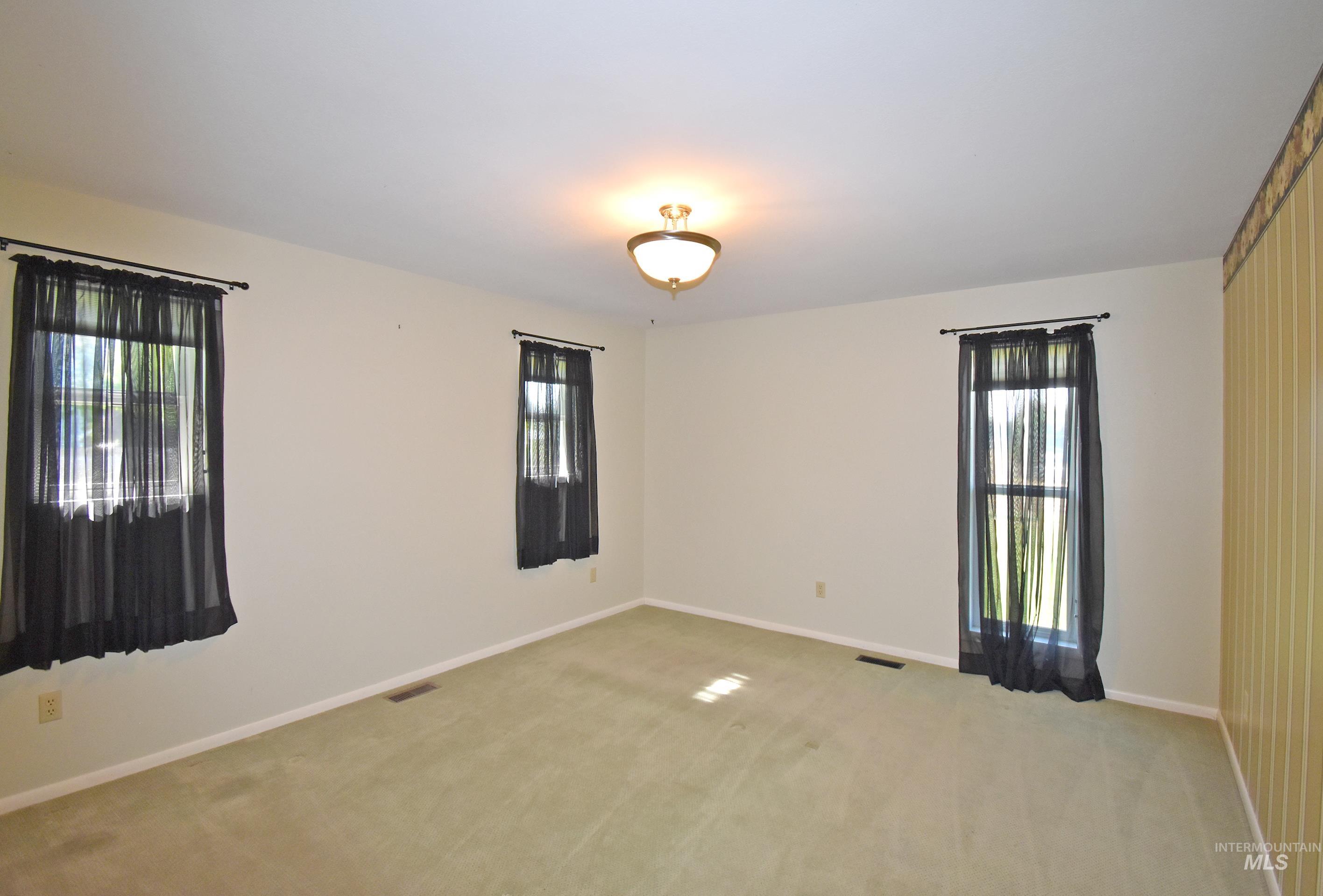 1021 Grelle Avenue, Lewiston, Idaho 83501, 3 Bedrooms, 2 Bathrooms, Residential For Sale, Price $635,000, 98992245