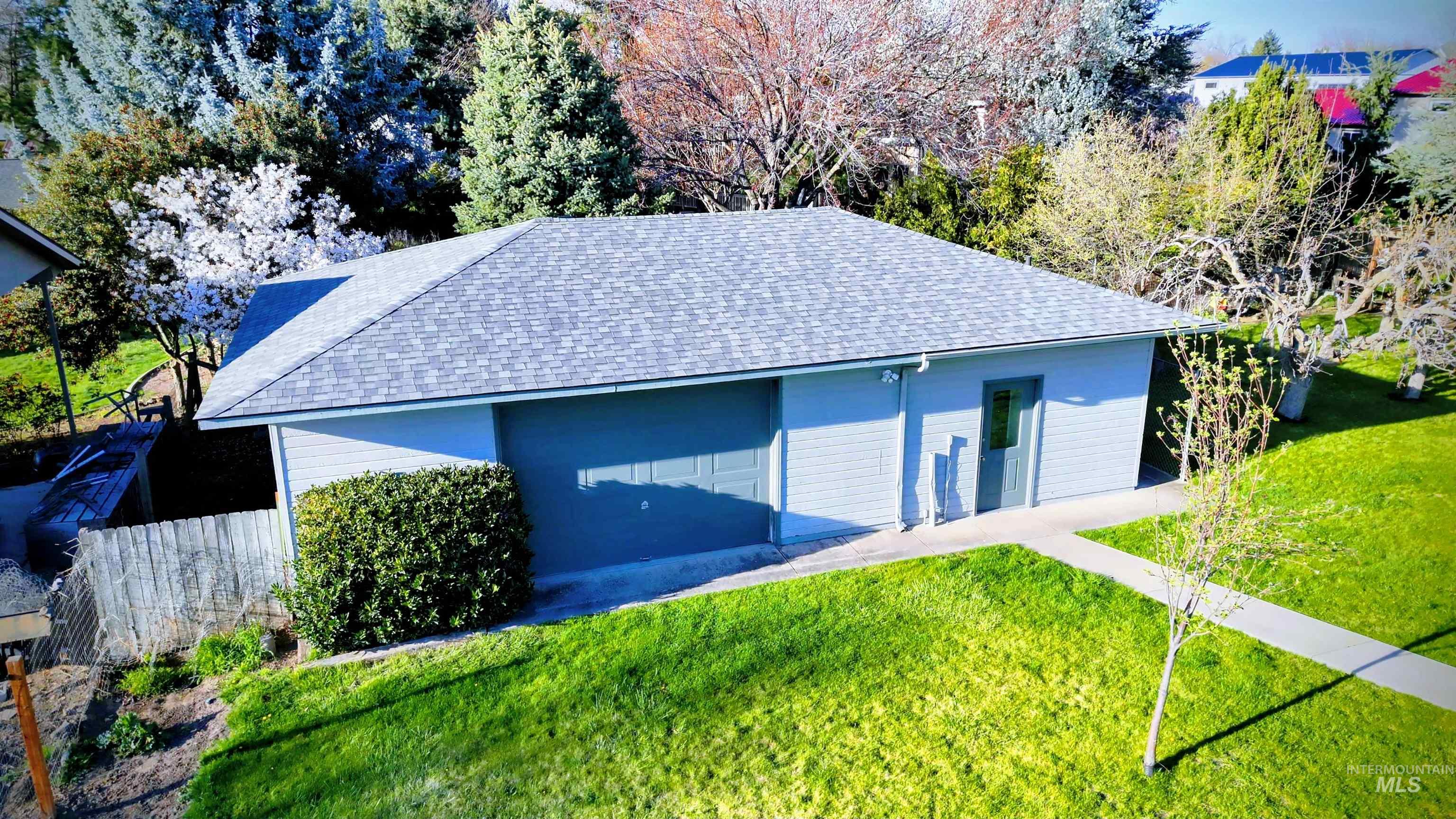1021 Grelle Avenue, Lewiston, Idaho 83501, 3 Bedrooms, 2 Bathrooms, Residential For Sale, Price $635,000, 98992245
