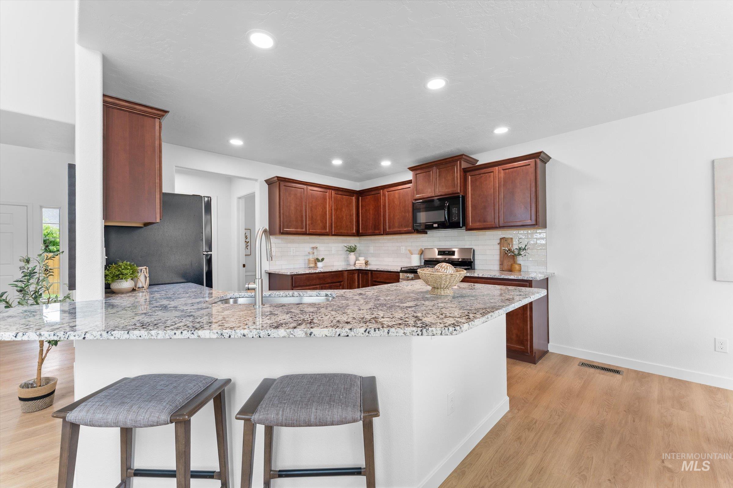 1780 W Caspain St., Kuna, Idaho 83634, 5 Bedrooms, 3.5 Bathrooms, Residential For Sale, Price $585,000, 98992247