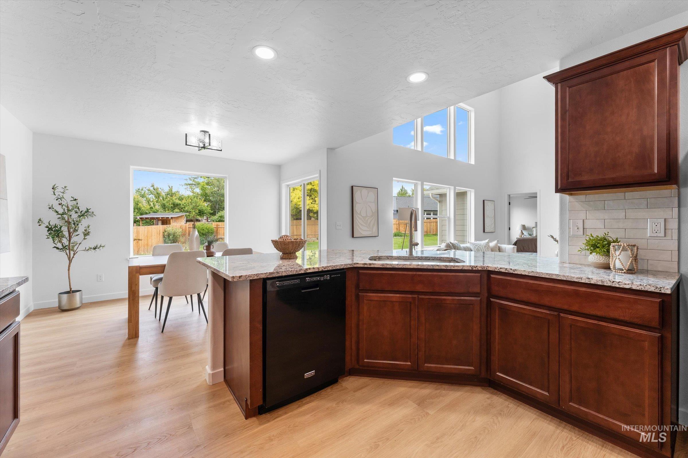 1780 W Caspain St., Kuna, Idaho 83634, 5 Bedrooms, 3.5 Bathrooms, Residential For Sale, Price $585,000, 98992247