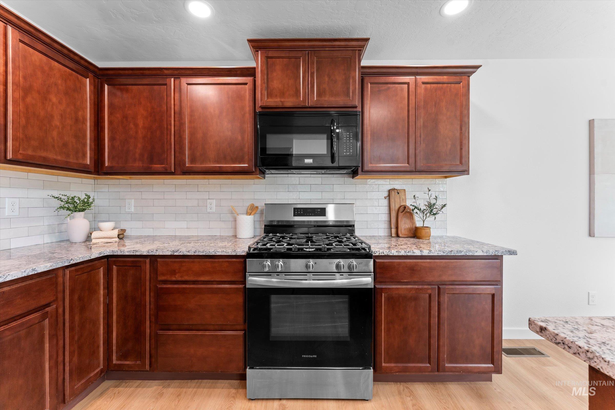1780 W Caspain St., Kuna, Idaho 83634, 5 Bedrooms, 3.5 Bathrooms, Residential For Sale, Price $585,000, 98992247