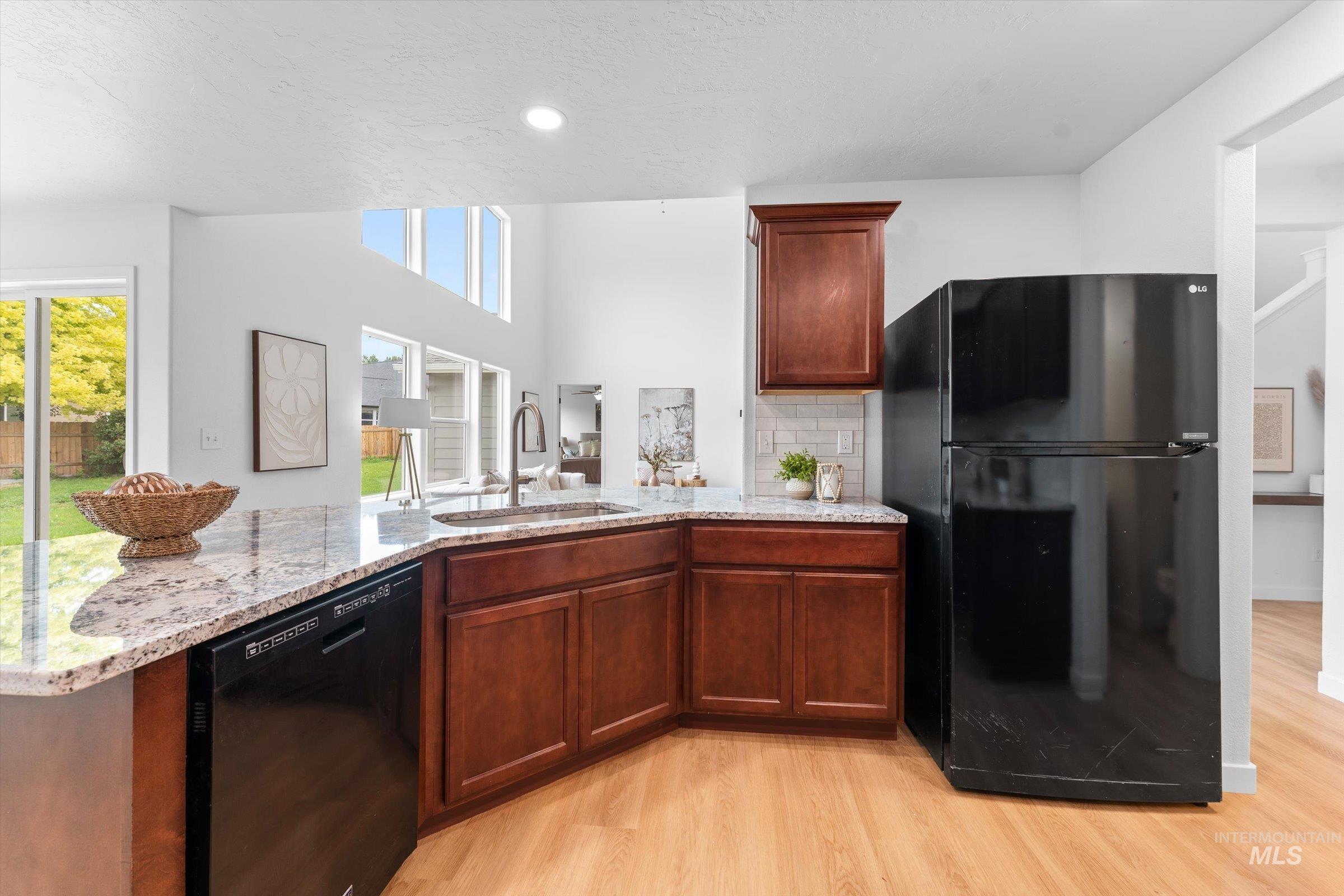 1780 W Caspain St., Kuna, Idaho 83634, 5 Bedrooms, 3.5 Bathrooms, Residential For Sale, Price $585,000, 98992247