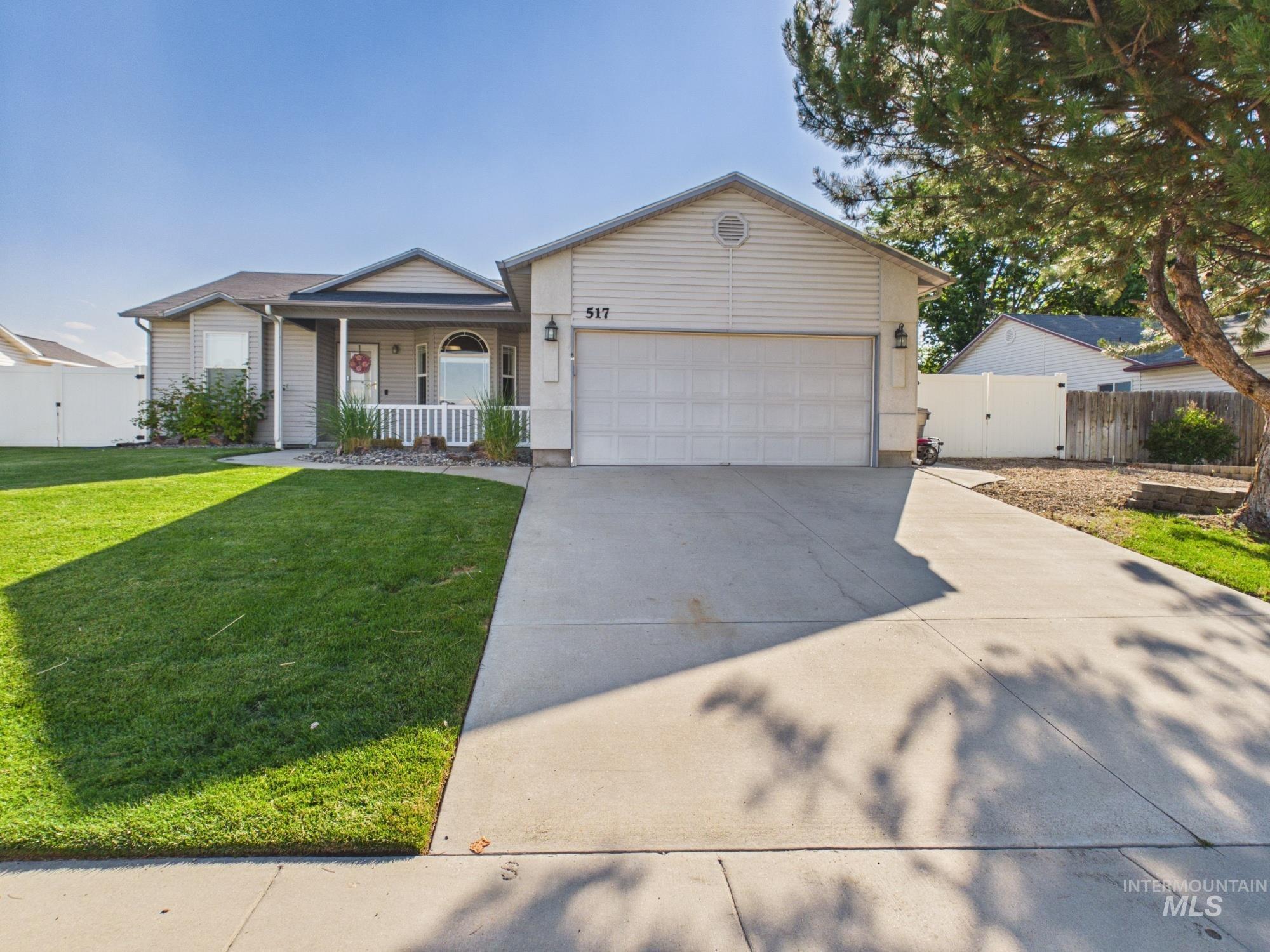 517 W Palmer Dr, Nampa, Idaho 83686, 3 Bedrooms, 2 Bathrooms, Residential For Sale, Price $380,000, 98992252