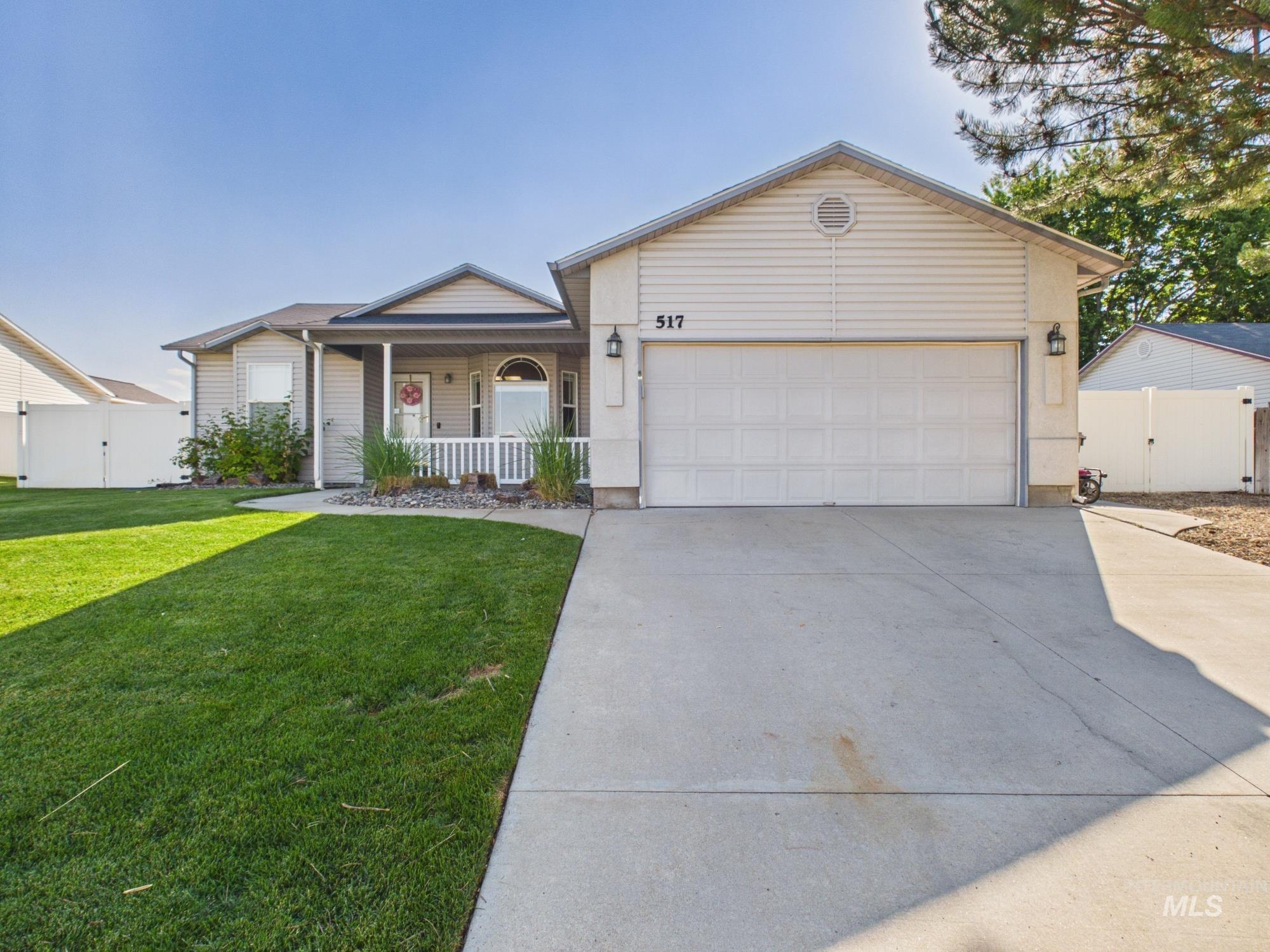 517 W Palmer Dr, Nampa, Idaho 83686, 3 Bedrooms, 2 Bathrooms, Residential For Sale, Price $380,000, 98992252