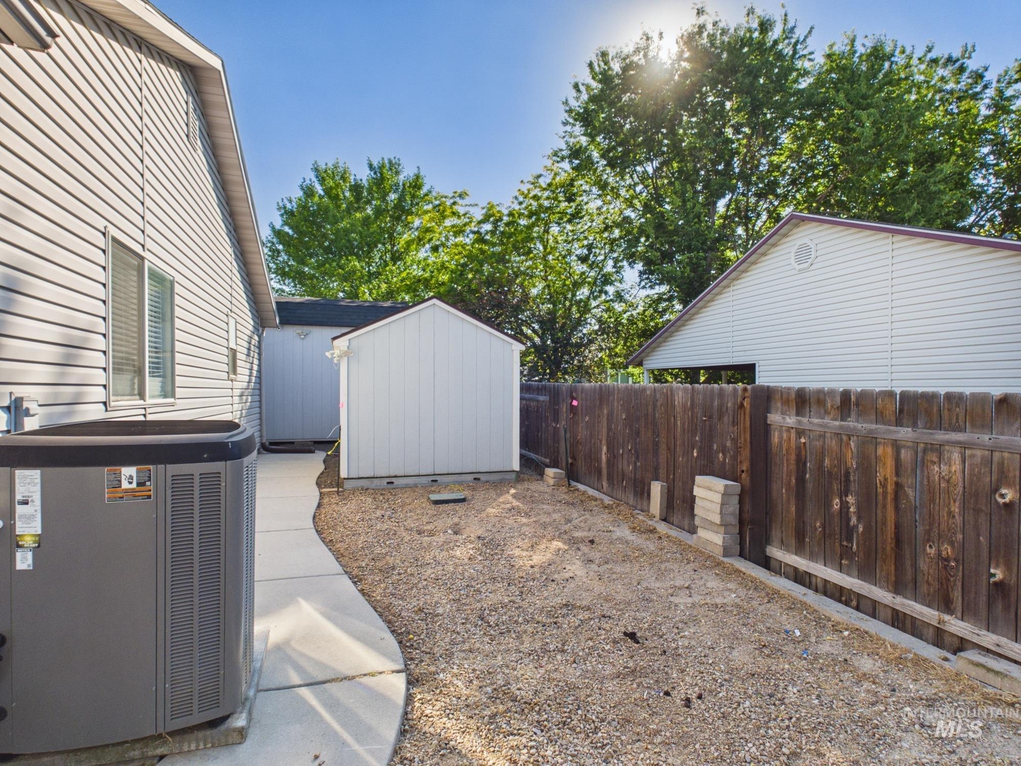 517 W Palmer Dr, Nampa, Idaho 83686, 3 Bedrooms, 2 Bathrooms, Residential For Sale, Price $380,000, 98992252