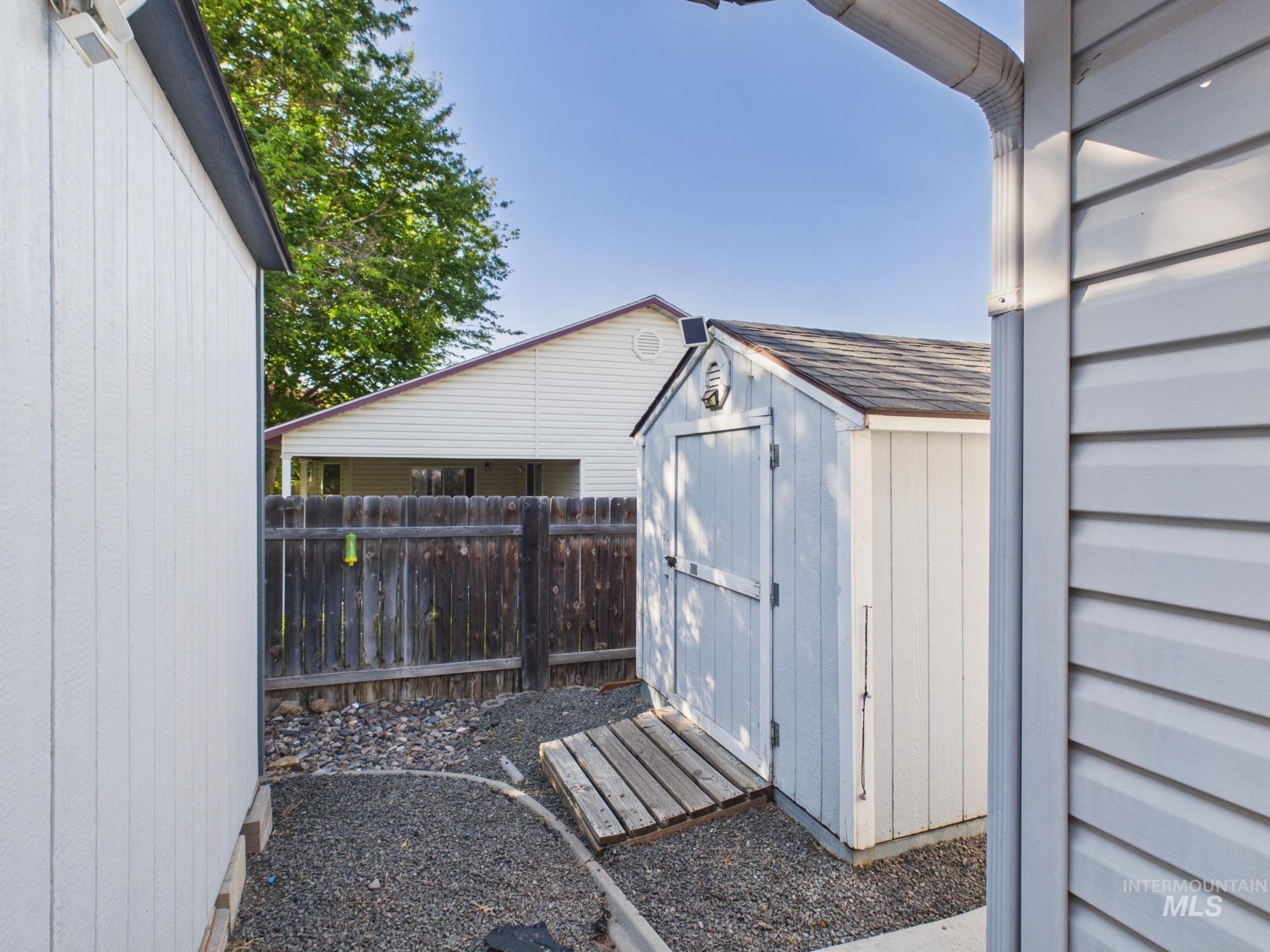 517 W Palmer Dr, Nampa, Idaho 83686, 3 Bedrooms, 2 Bathrooms, Residential For Sale, Price $380,000, 98992252