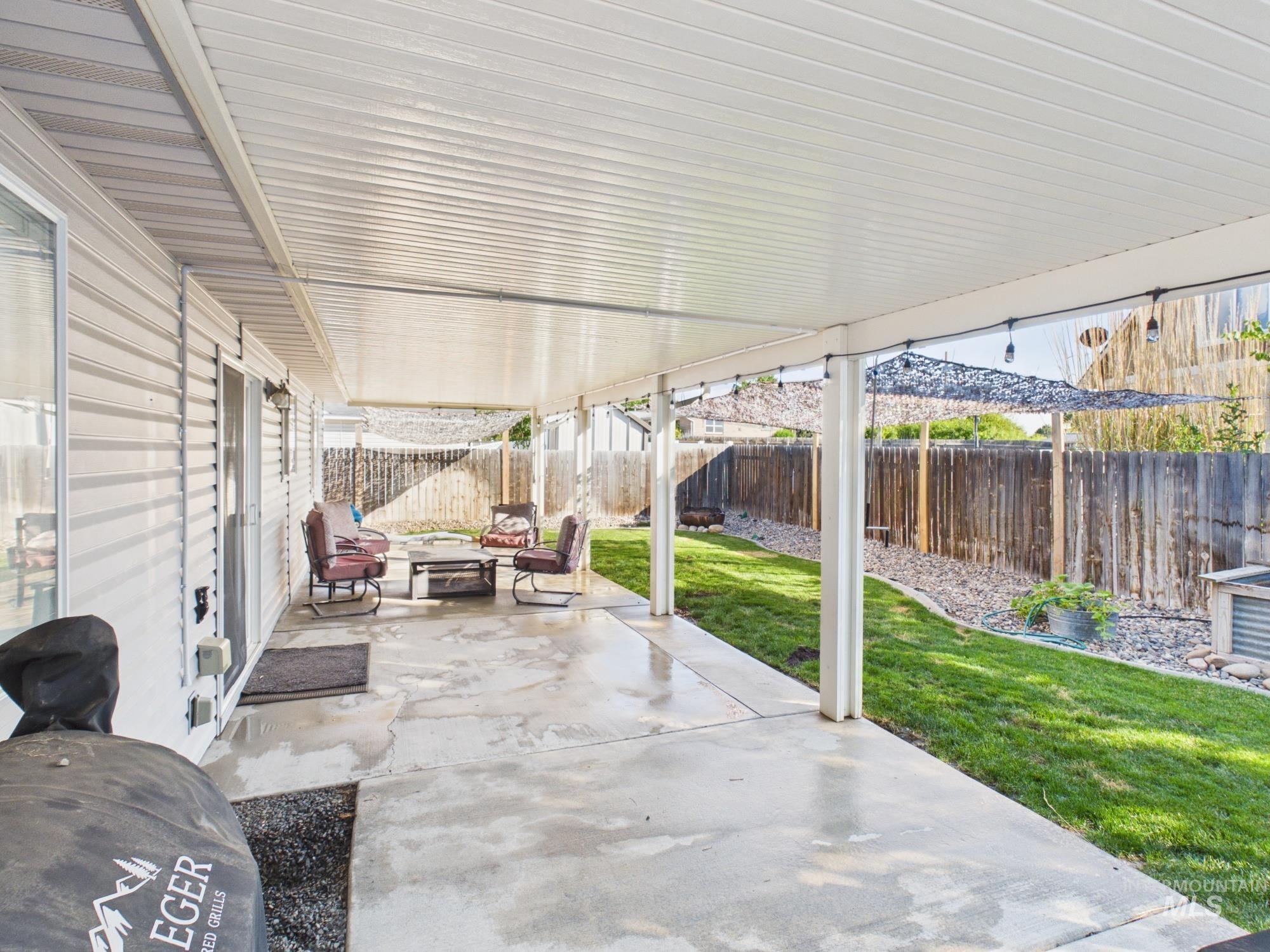 517 W Palmer Dr, Nampa, Idaho 83686, 3 Bedrooms, 2 Bathrooms, Residential For Sale, Price $380,000, 98992252