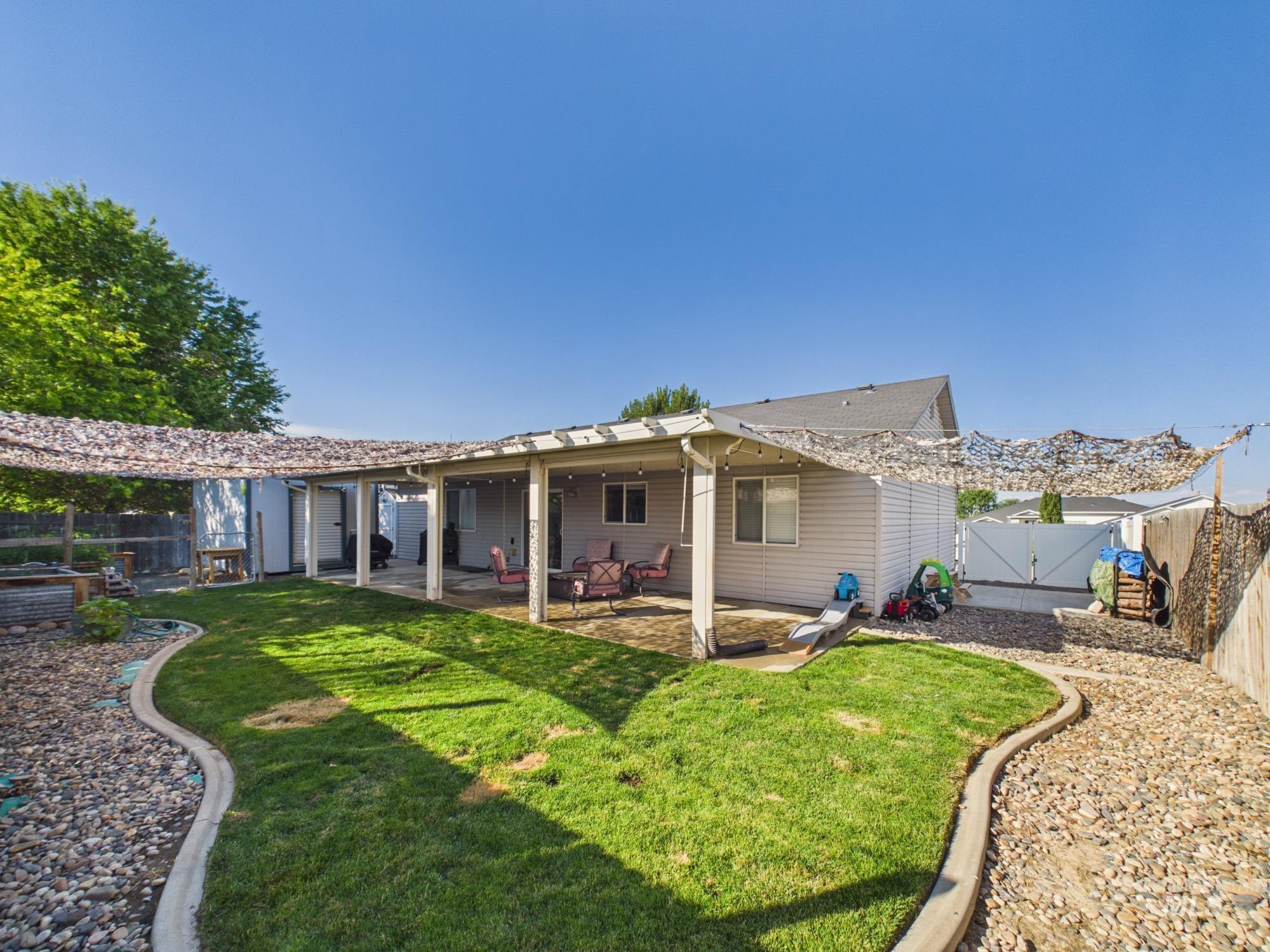 517 W Palmer Dr, Nampa, Idaho 83686, 3 Bedrooms, 2 Bathrooms, Residential For Sale, Price $380,000, 98992252