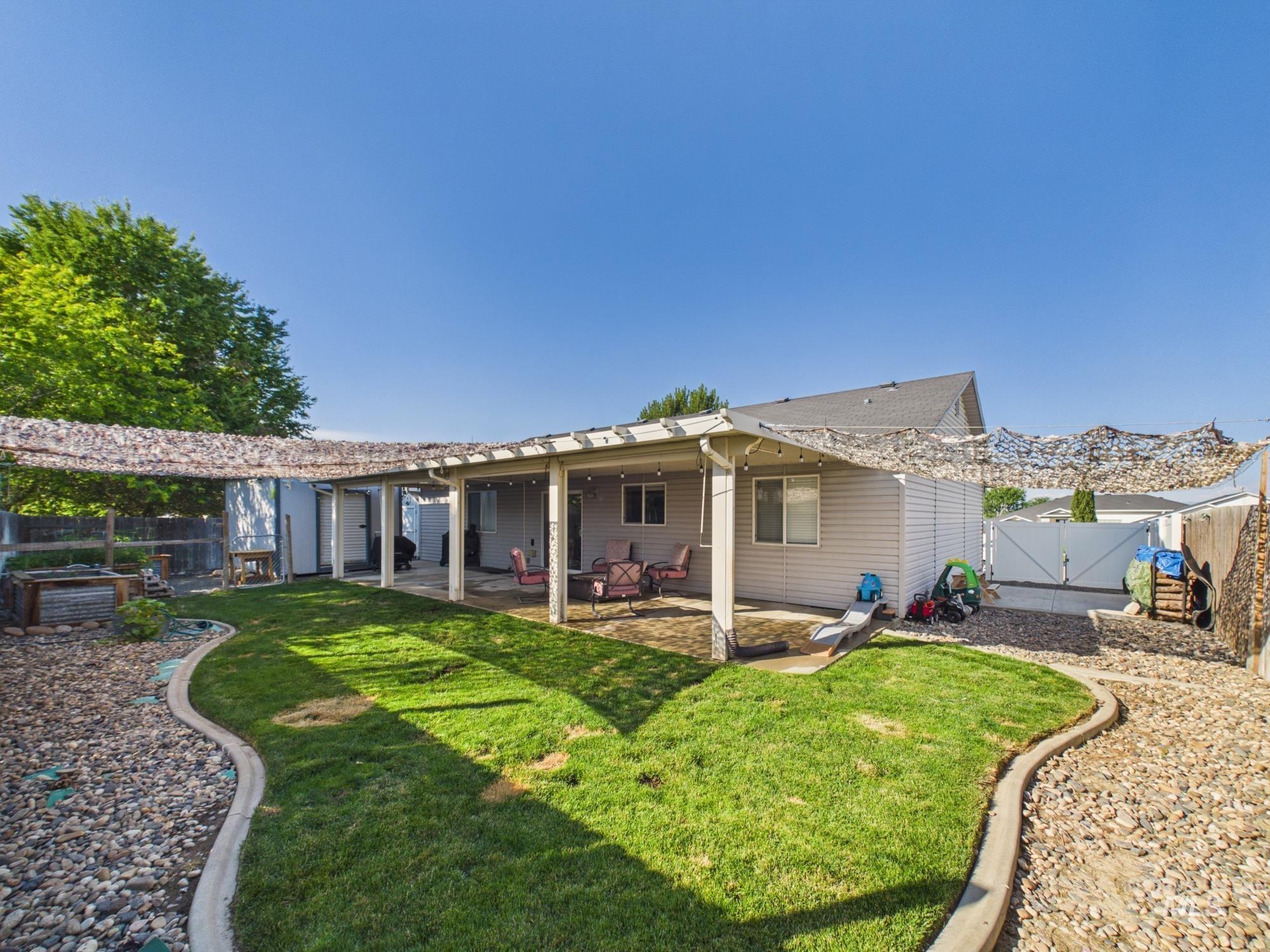 517 W Palmer Dr, Nampa, Idaho 83686, 3 Bedrooms, 2 Bathrooms, Residential For Sale, Price $380,000, 98992252