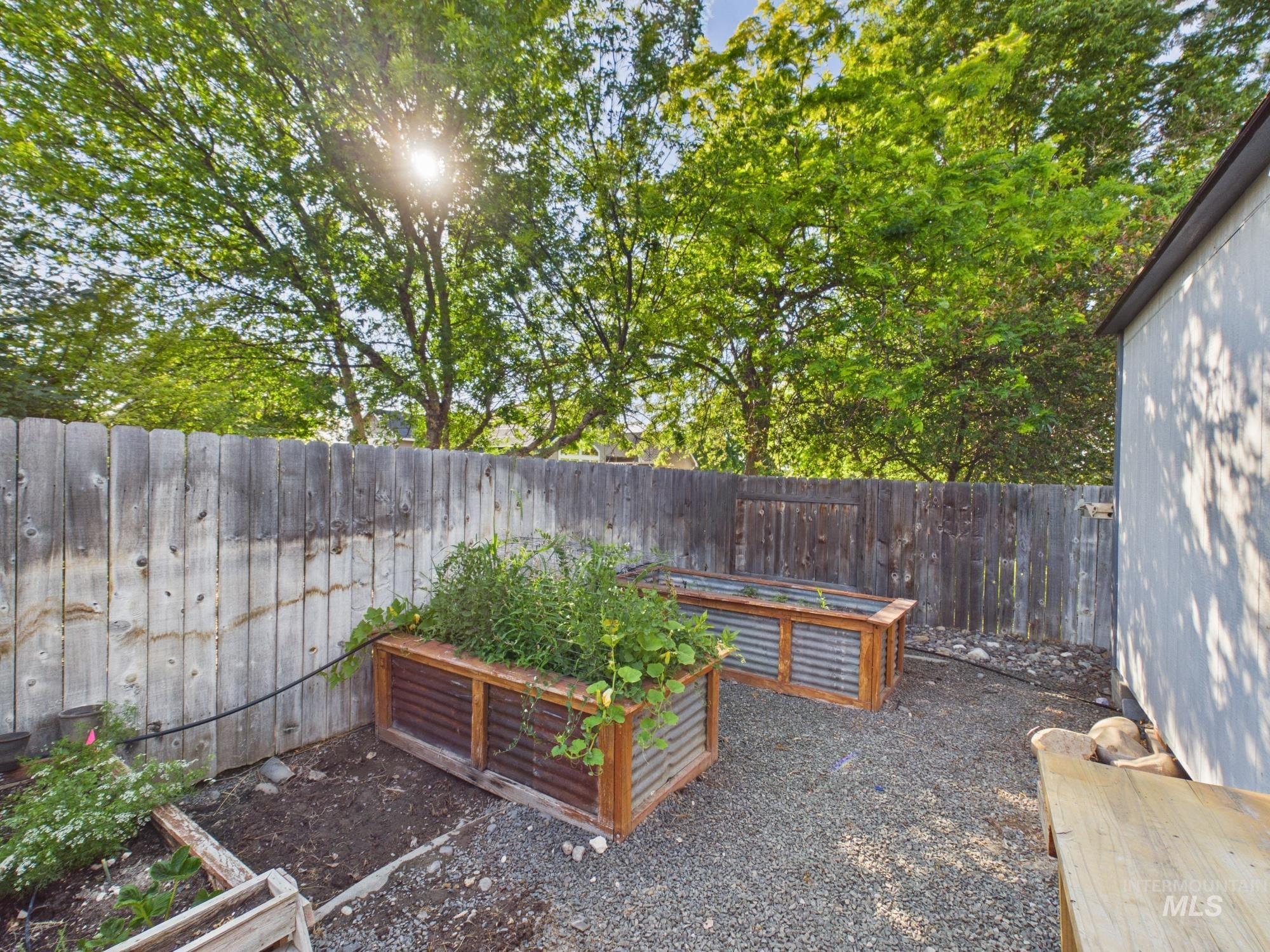517 W Palmer Dr, Nampa, Idaho 83686, 3 Bedrooms, 2 Bathrooms, Residential For Sale, Price $380,000, 98992252
