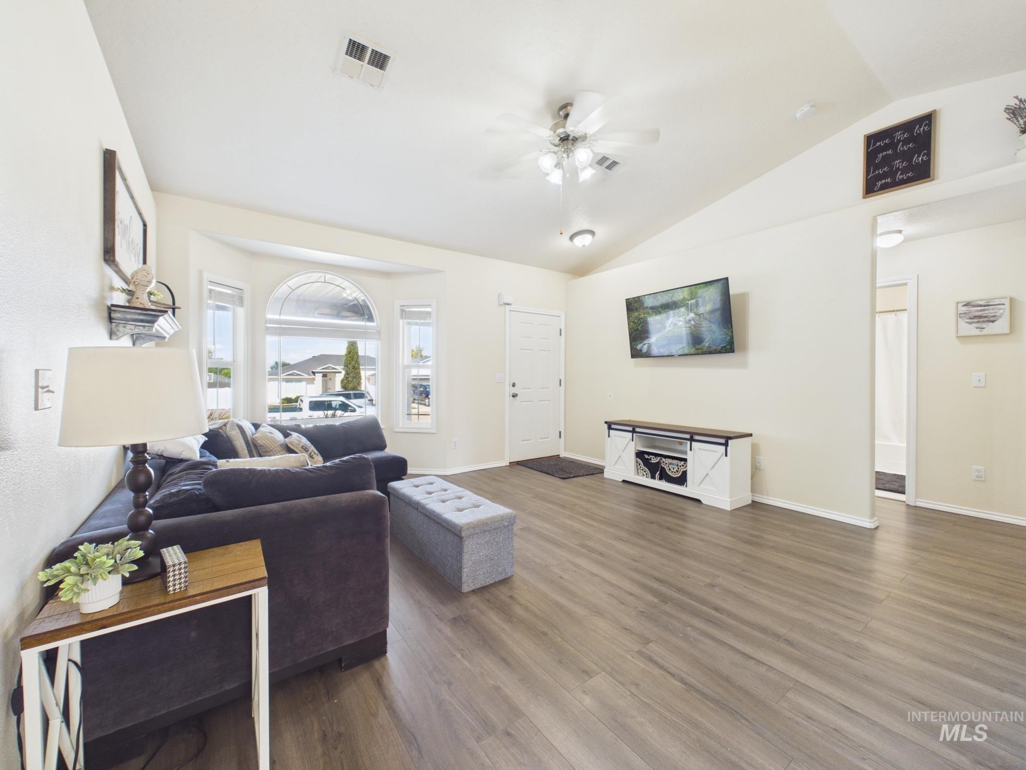 517 W Palmer Dr, Nampa, Idaho 83686, 3 Bedrooms, 2 Bathrooms, Residential For Sale, Price $380,000, 98992252