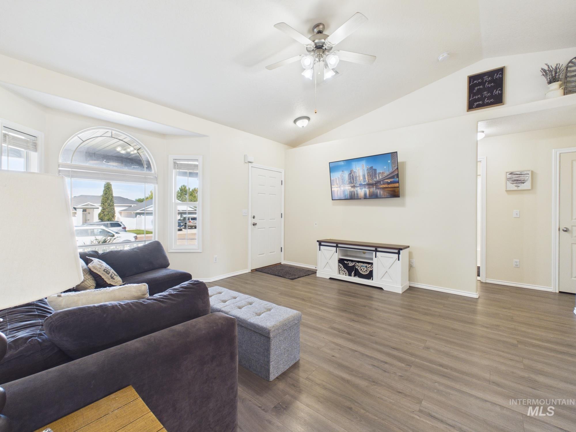 517 W Palmer Dr, Nampa, Idaho 83686, 3 Bedrooms, 2 Bathrooms, Residential For Sale, Price $380,000, 98992252