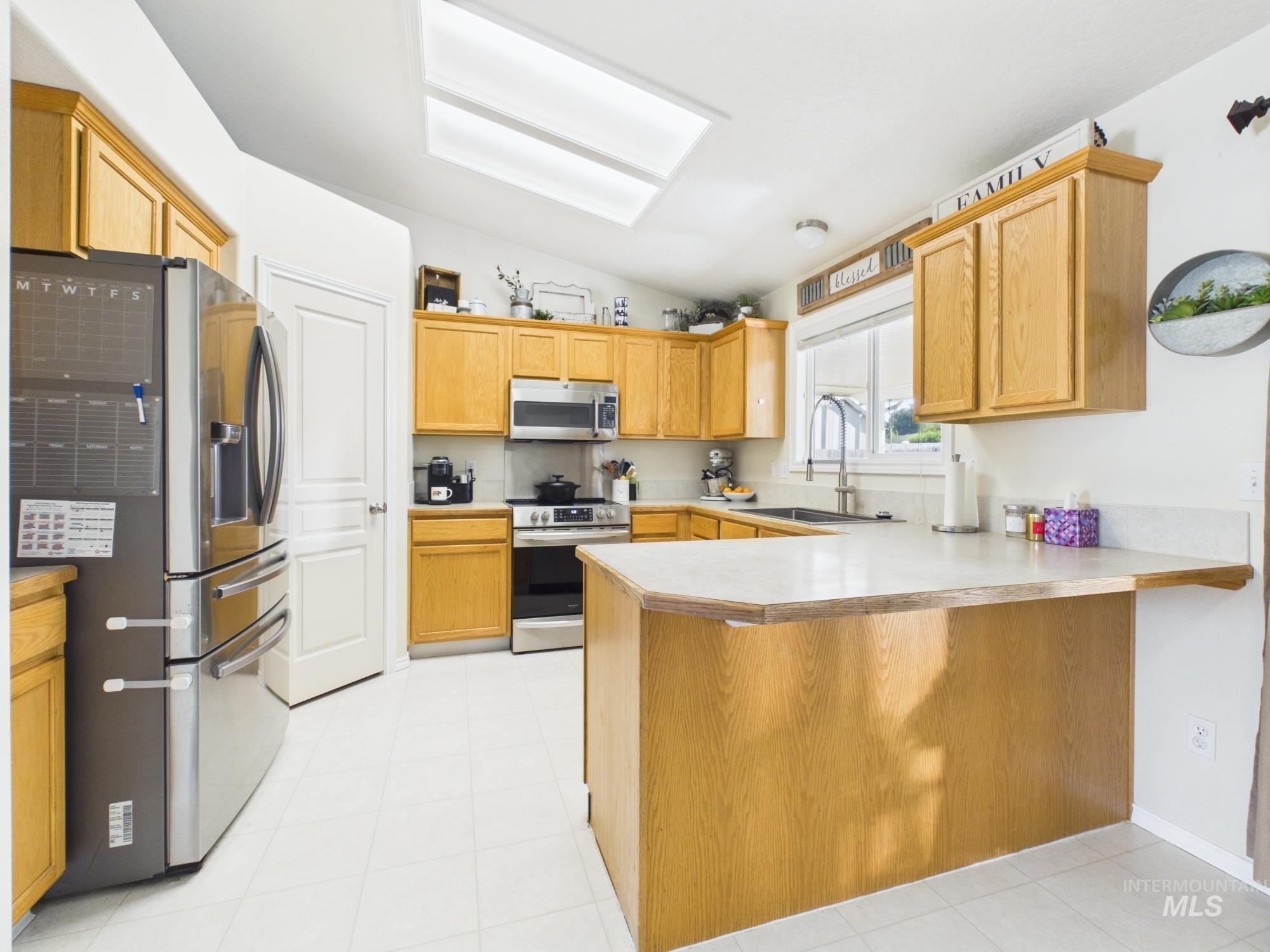 517 W Palmer Dr, Nampa, Idaho 83686, 3 Bedrooms, 2 Bathrooms, Residential For Sale, Price $380,000, 98992252