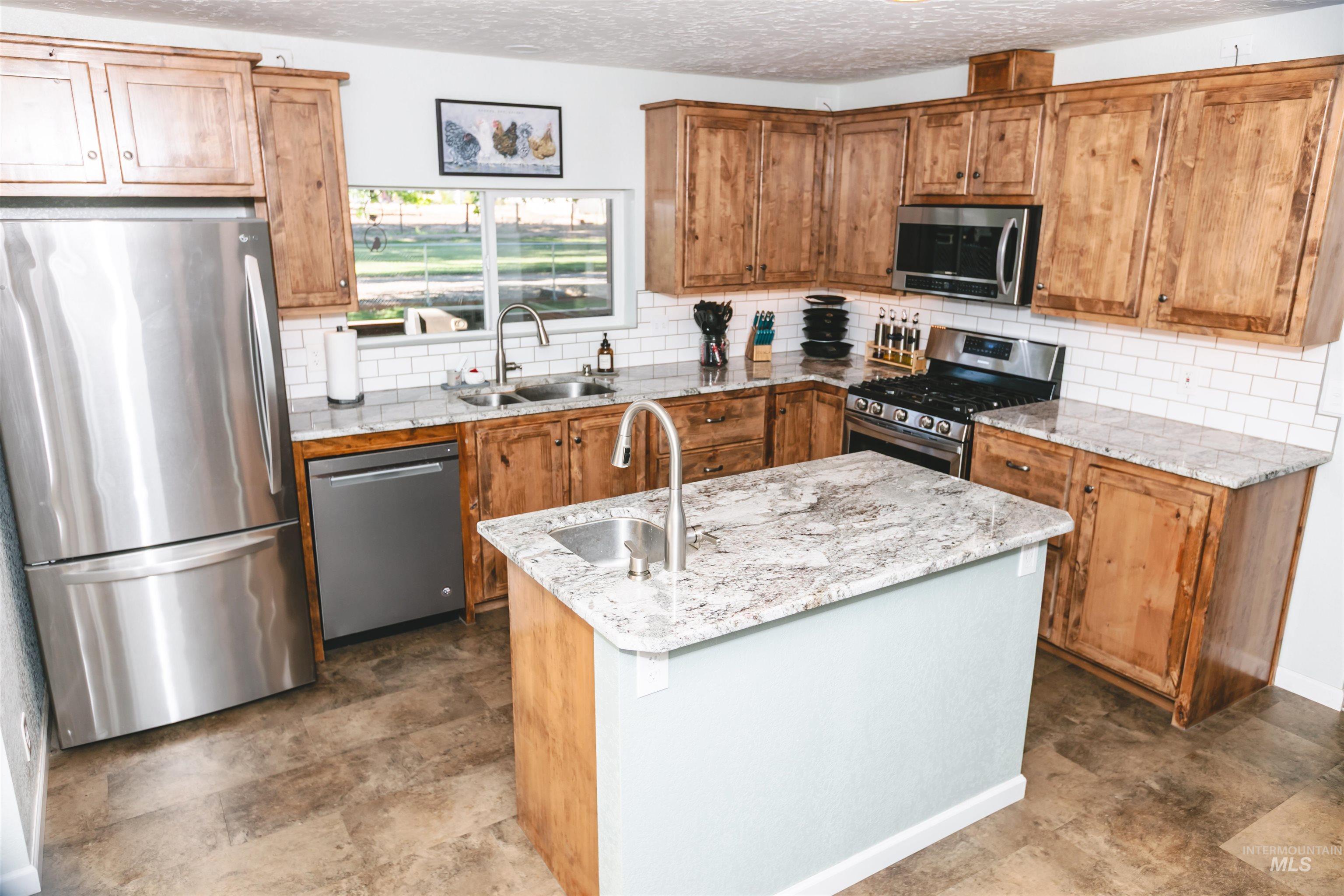 2185 Hollywood Blvd, Emmett, Idaho 83617-9517, 3 Bedrooms, 2 Bathrooms, Residential For Sale, Price $569,900, 98992257