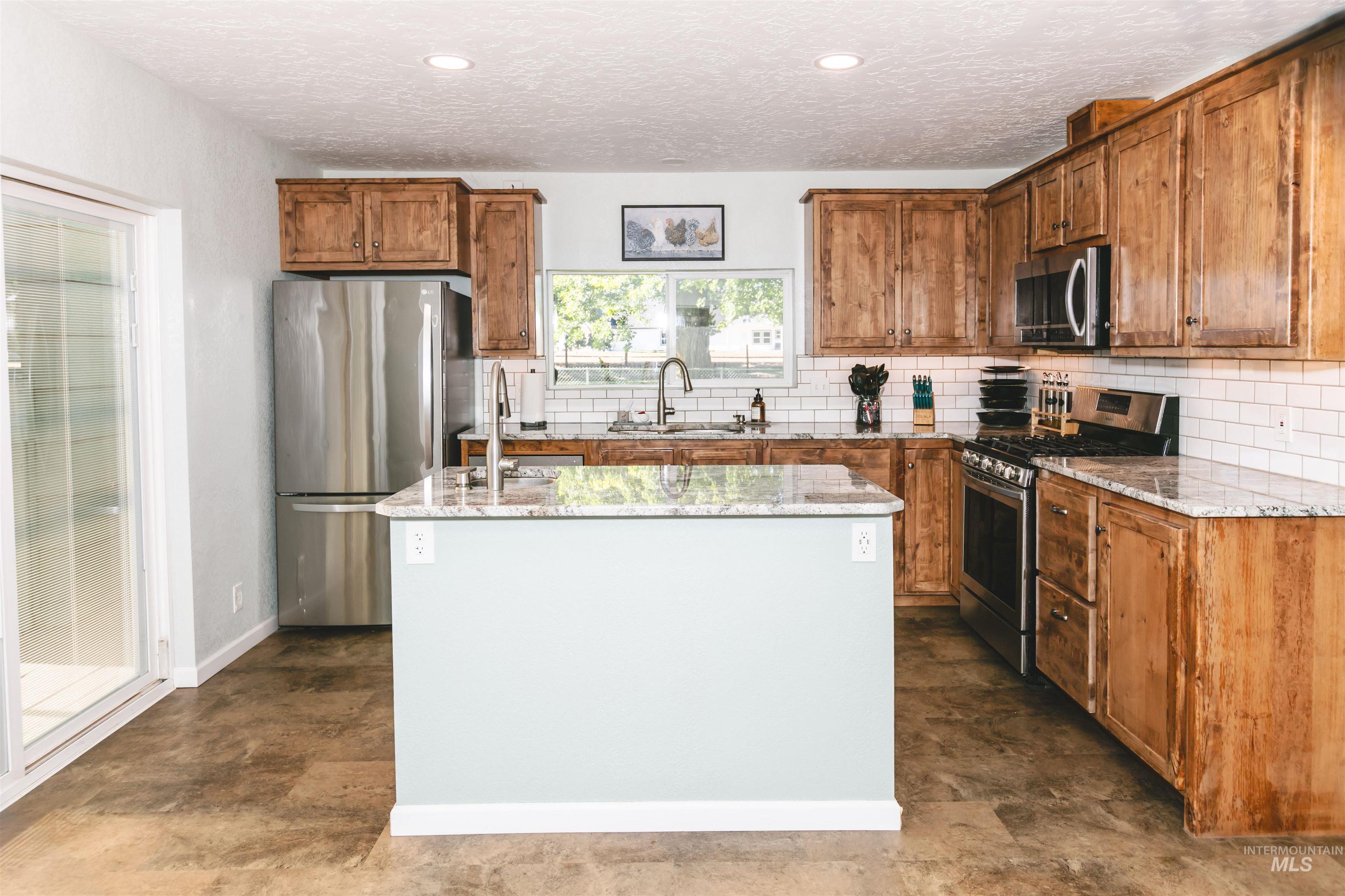 2185 Hollywood Blvd, Emmett, Idaho 83617-9517, 3 Bedrooms, 2 Bathrooms, Residential For Sale, Price $569,900, 98992257