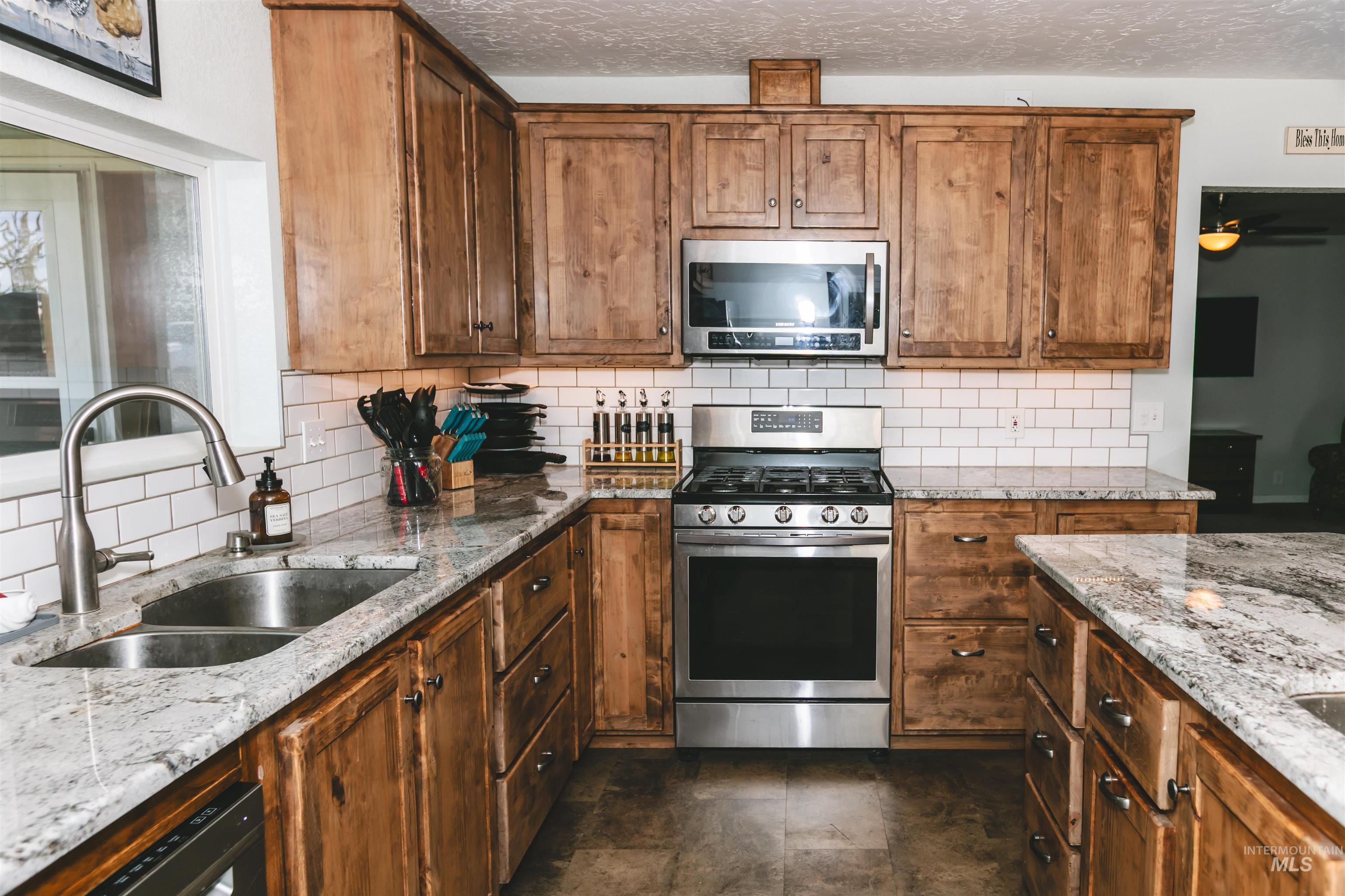 2185 Hollywood Blvd, Emmett, Idaho 83617-9517, 3 Bedrooms, 2 Bathrooms, Residential For Sale, Price $569,900, 98992257