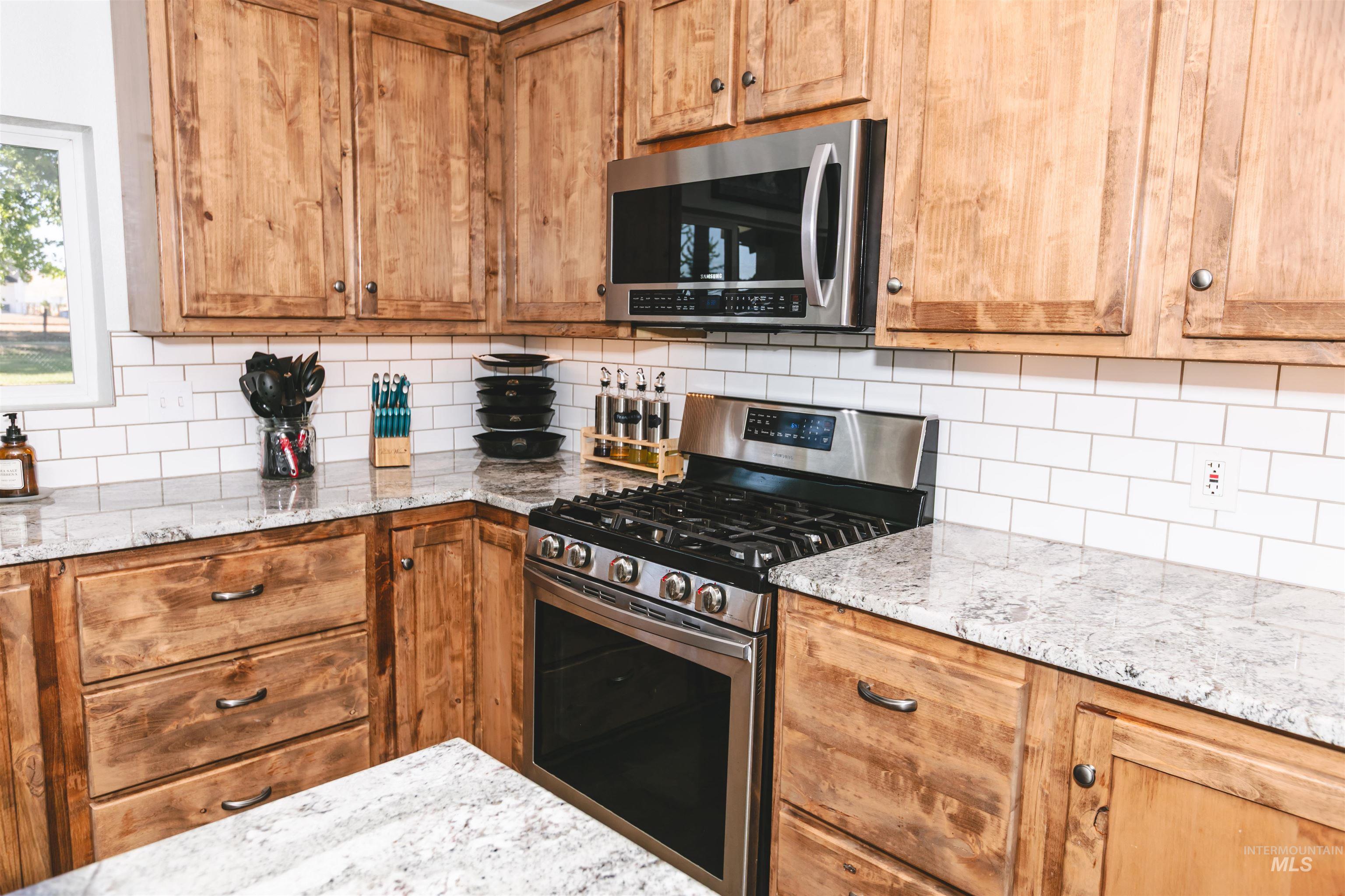 2185 Hollywood Blvd, Emmett, Idaho 83617-9517, 3 Bedrooms, 2 Bathrooms, Residential For Sale, Price $569,900, 98992257