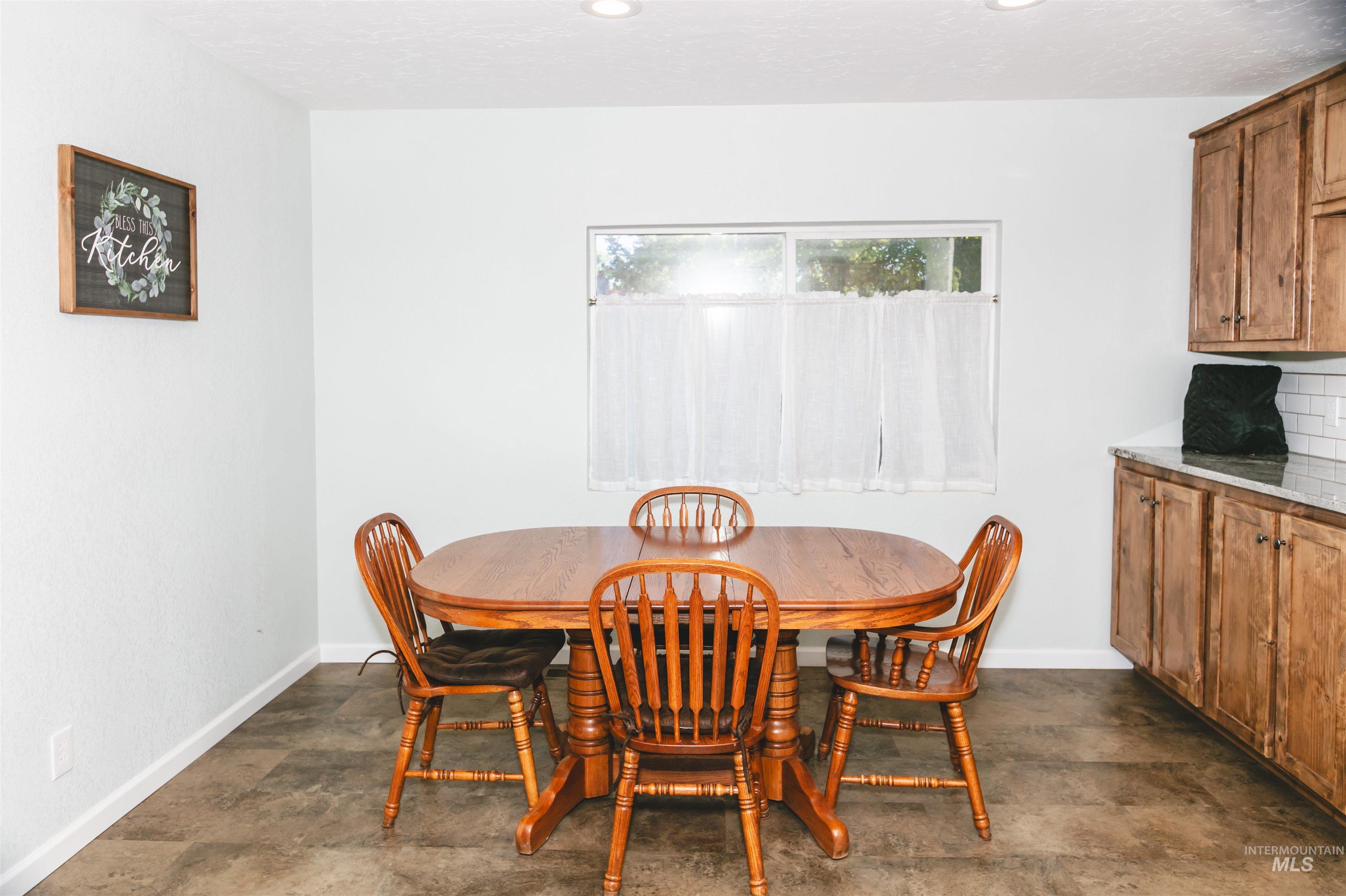 2185 Hollywood Blvd, Emmett, Idaho 83617-9517, 3 Bedrooms, 2 Bathrooms, Residential For Sale, Price $569,900, 98992257
