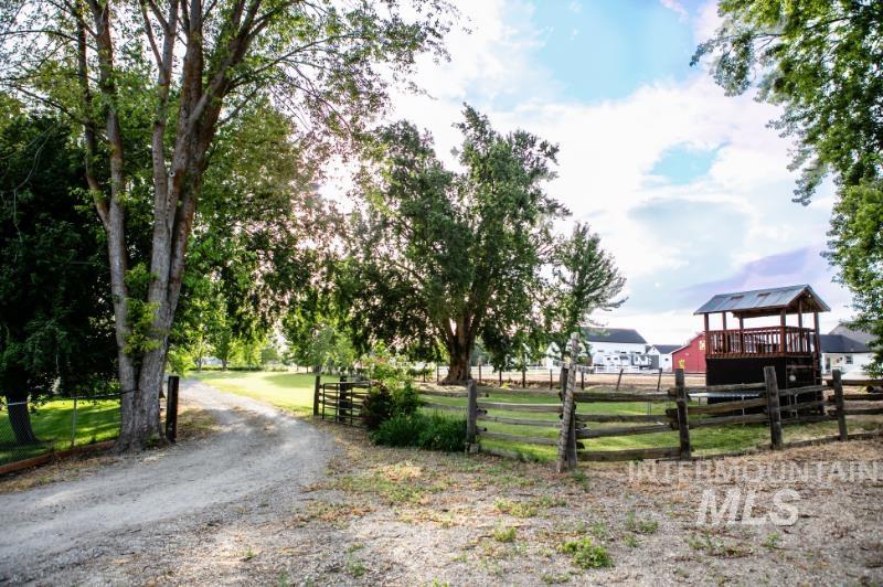 2185 Hollywood Blvd, Emmett, Idaho 83617-9517, 3 Bedrooms, 2 Bathrooms, Residential For Sale, Price $569,900, 98992257