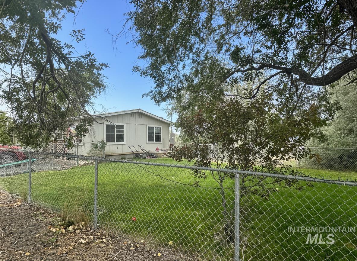198 2nd Avenue South, Hagerman, Idaho 83332, 2 Bedrooms, 2 Bathrooms, Residential For Sale, Price $209,900,MLS 98992266