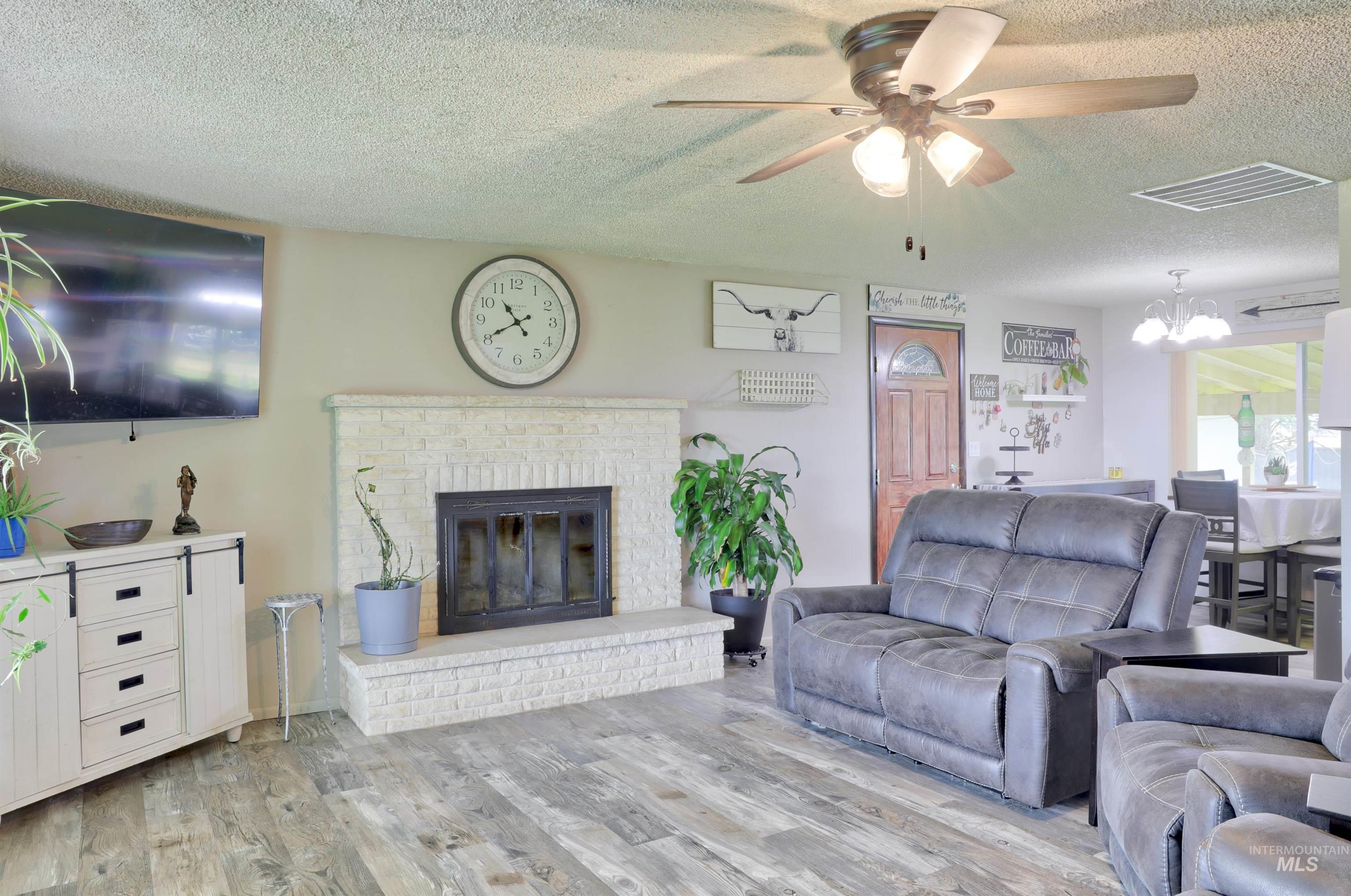 15925 S Curtis Rd, Kuna, Idaho 83634, 3 Bedrooms, 2 Bathrooms, Residential For Sale, Price $569,900, 98992267