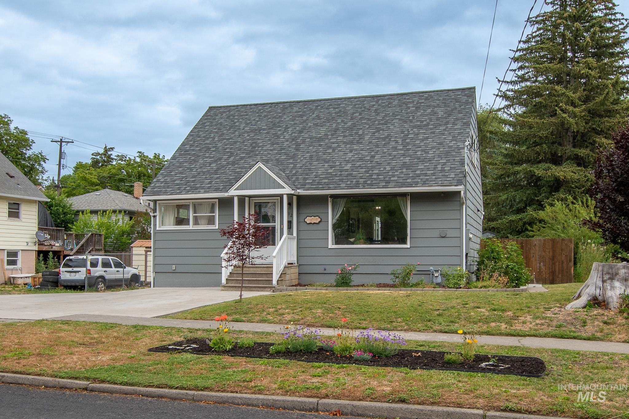 612 S Logan, Moscow, Idaho 83843, 5 Bedrooms, 3 Bathrooms, Residential For Sale, Price $569,000, 98992270