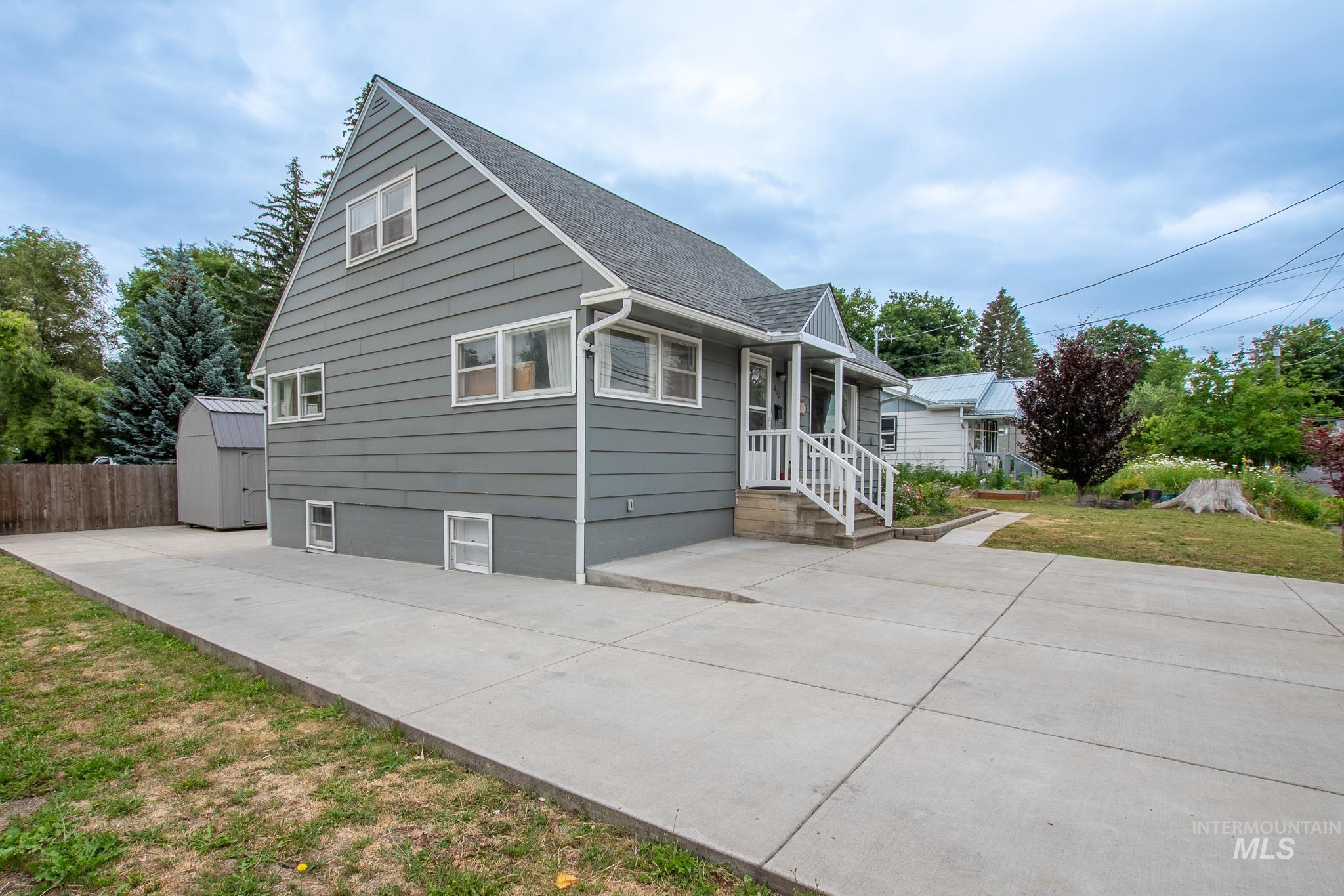 612 S Logan, Moscow, Idaho 83843, 5 Bedrooms, 3 Bathrooms, Residential For Sale, Price $569,000, 98992270