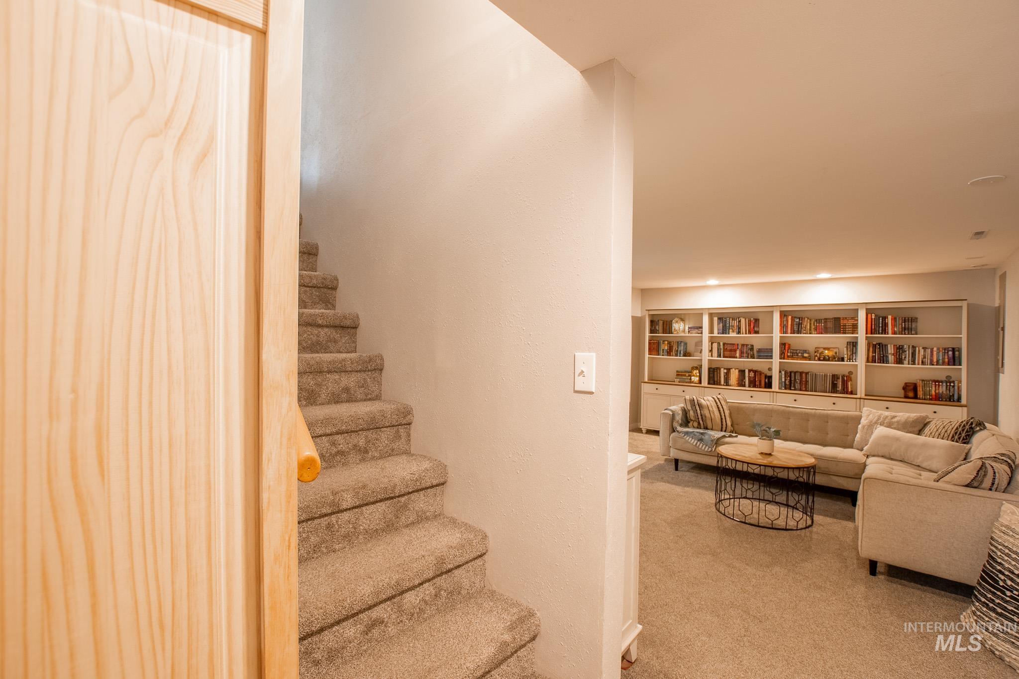 612 S Logan, Moscow, Idaho 83843, 5 Bedrooms, 3 Bathrooms, Residential For Sale, Price $569,000, 98992270