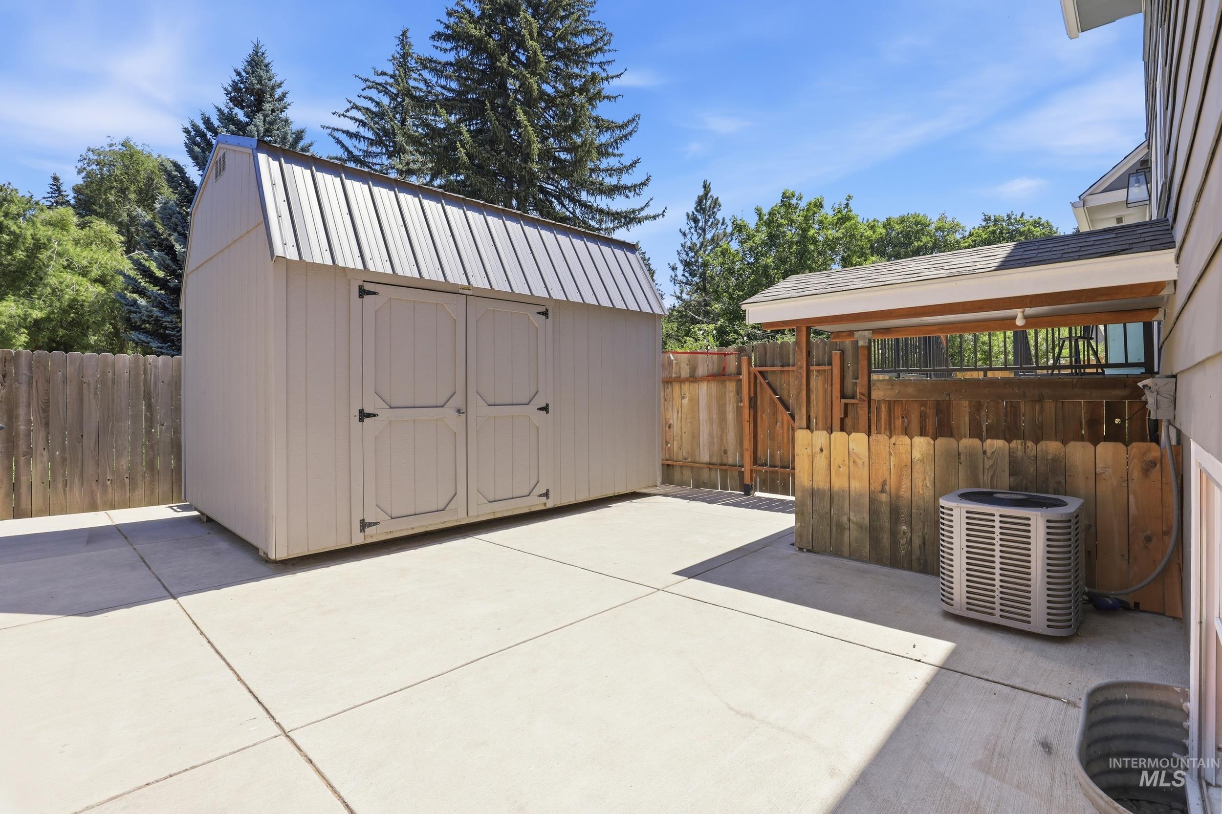 612 S Logan, Moscow, Idaho 83843, 5 Bedrooms, 3 Bathrooms, Residential For Sale, Price $565,000, 98992270