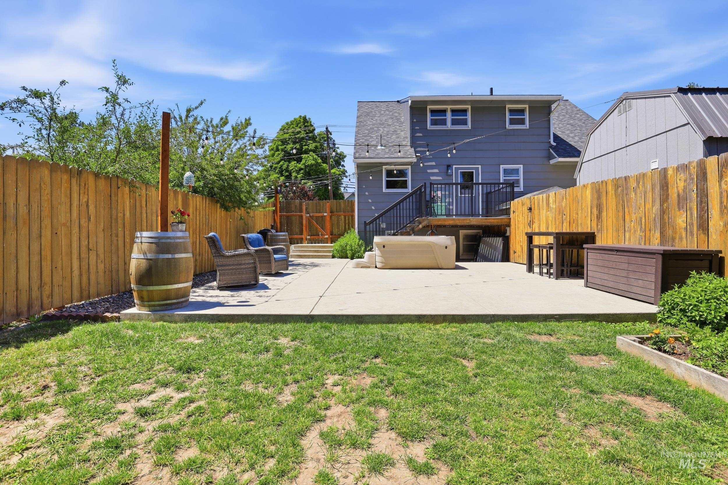 612 S Logan, Moscow, Idaho 83843, 5 Bedrooms, 3 Bathrooms, Residential For Sale, Price $565,000, 98992270