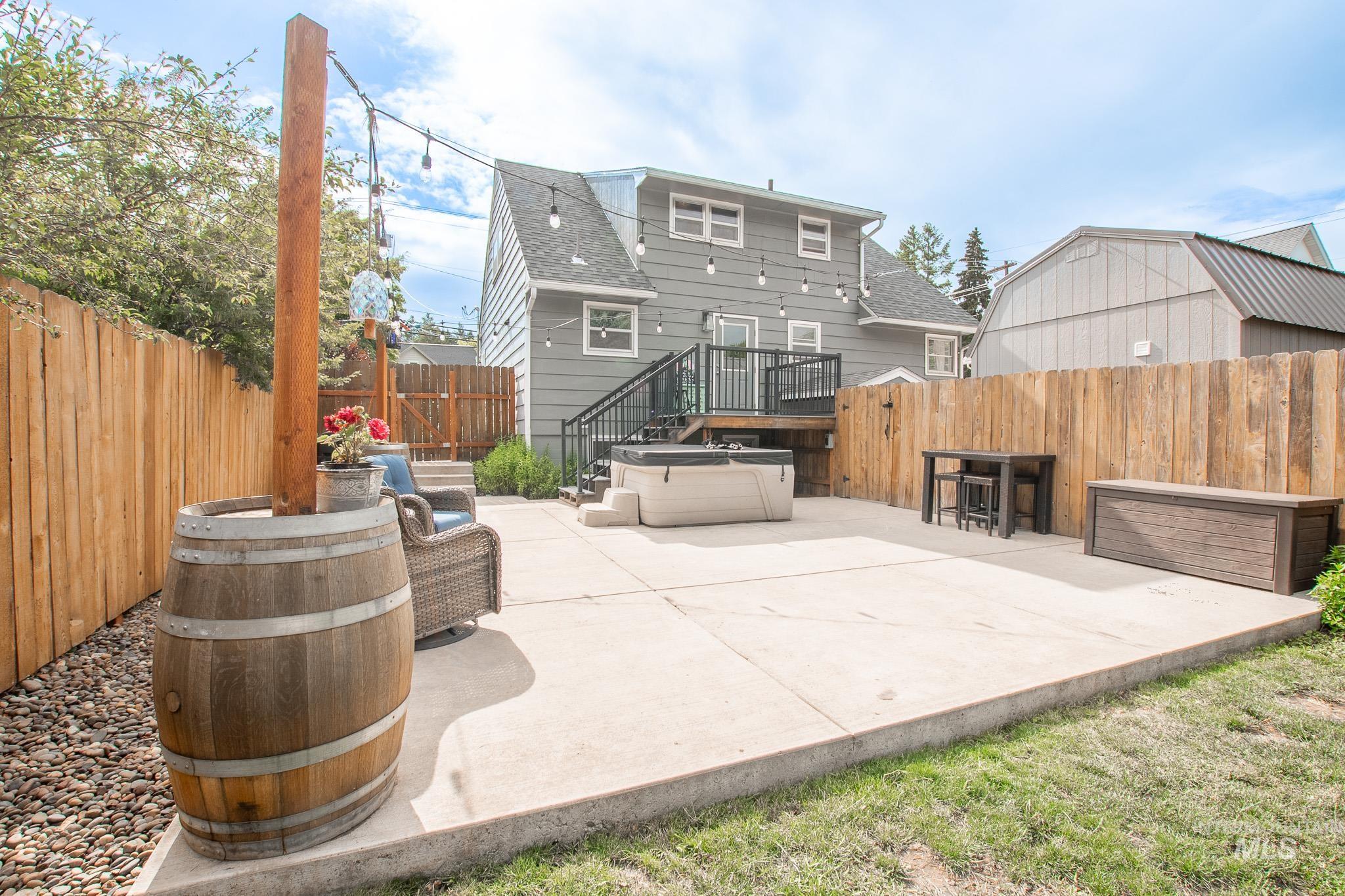 612 S Logan, Moscow, Idaho 83843, 5 Bedrooms, 3 Bathrooms, Residential For Sale, Price $569,000, 98992270