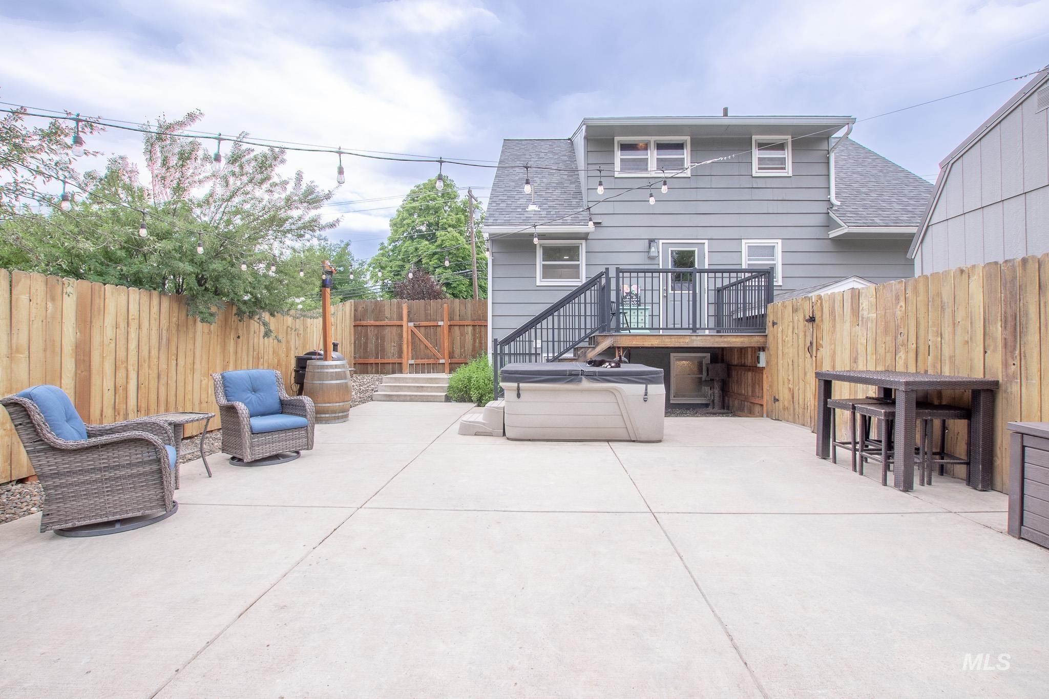 612 S Logan, Moscow, Idaho 83843, 5 Bedrooms, 3 Bathrooms, Residential For Sale, Price $569,000, 98992270