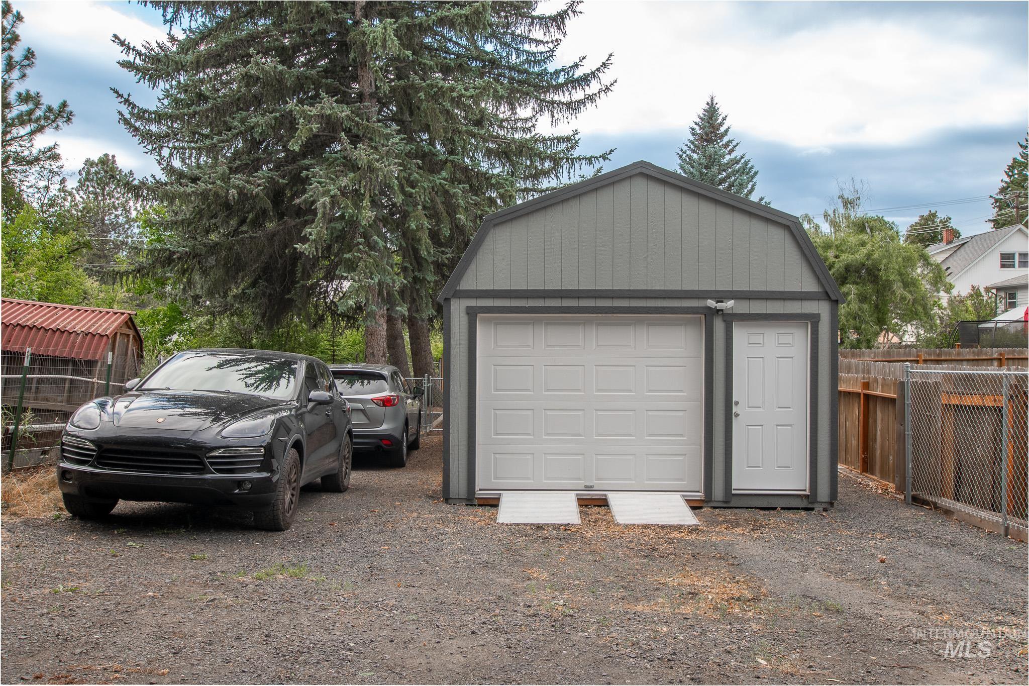 612 S Logan, Moscow, Idaho 83843, 5 Bedrooms, 3 Bathrooms, Residential For Sale, Price $569,000, 98992270