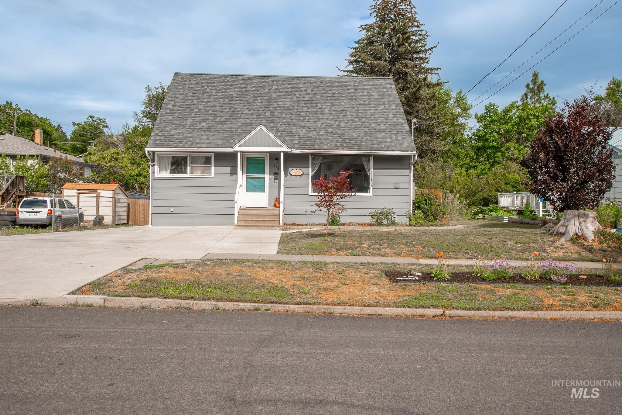 612 S Logan, Moscow, Idaho 83843, 5 Bedrooms, 3 Bathrooms, Residential For Sale, Price $569,000, 98992270