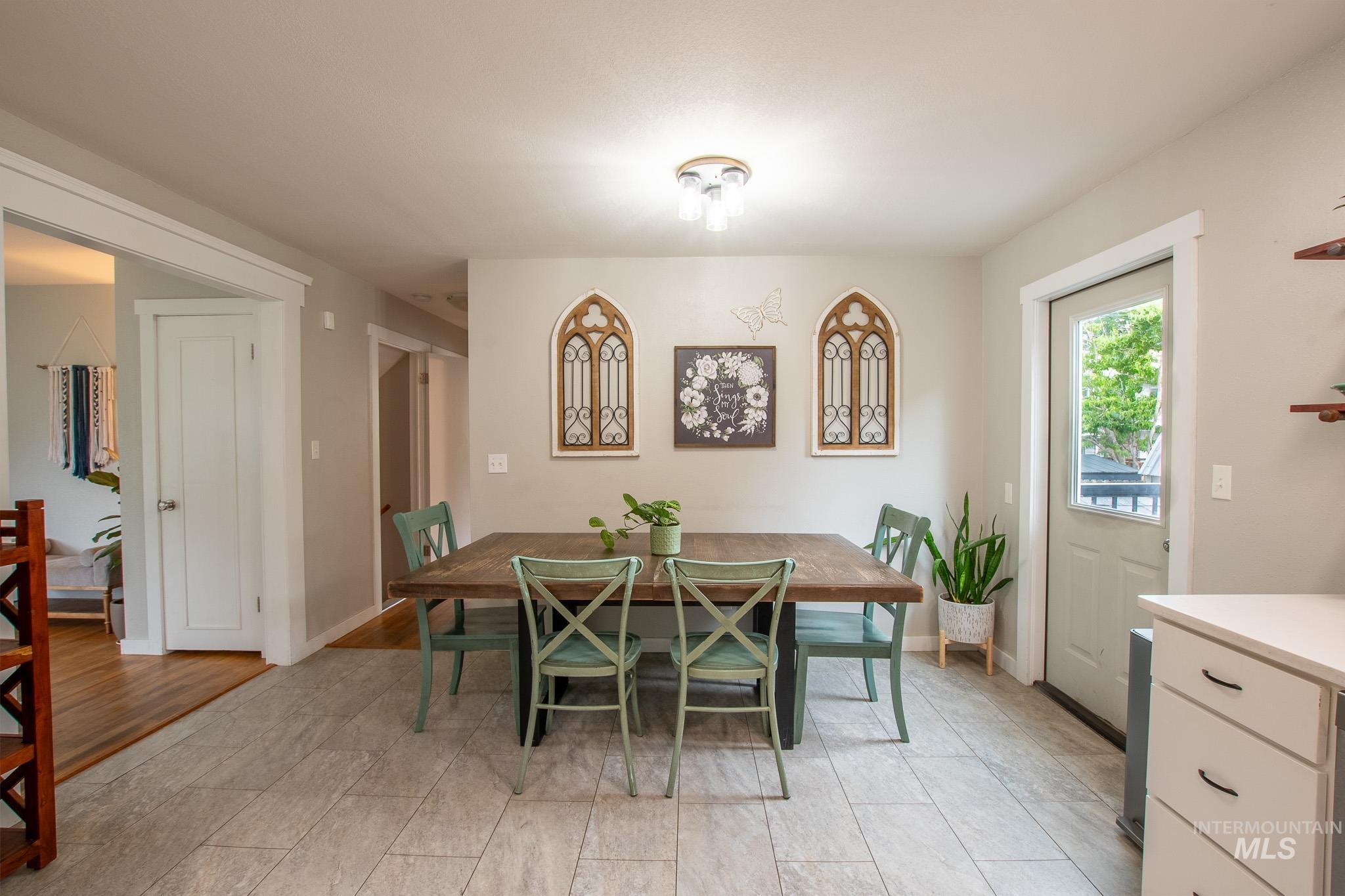 612 S Logan, Moscow, Idaho 83843, 5 Bedrooms, 3 Bathrooms, Residential For Sale, Price $569,000, 98992270