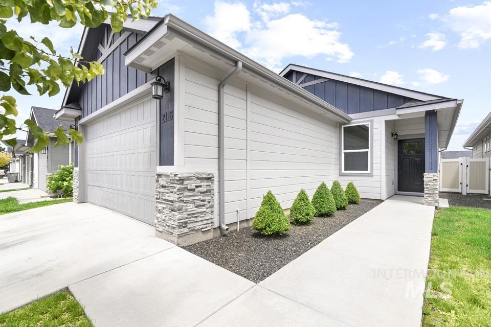 2116 W Bella, Nampa, Idaho 83651, 3 Bedrooms, 2 Bathrooms, Residential For Sale, Price $359,950,MLS 98992274