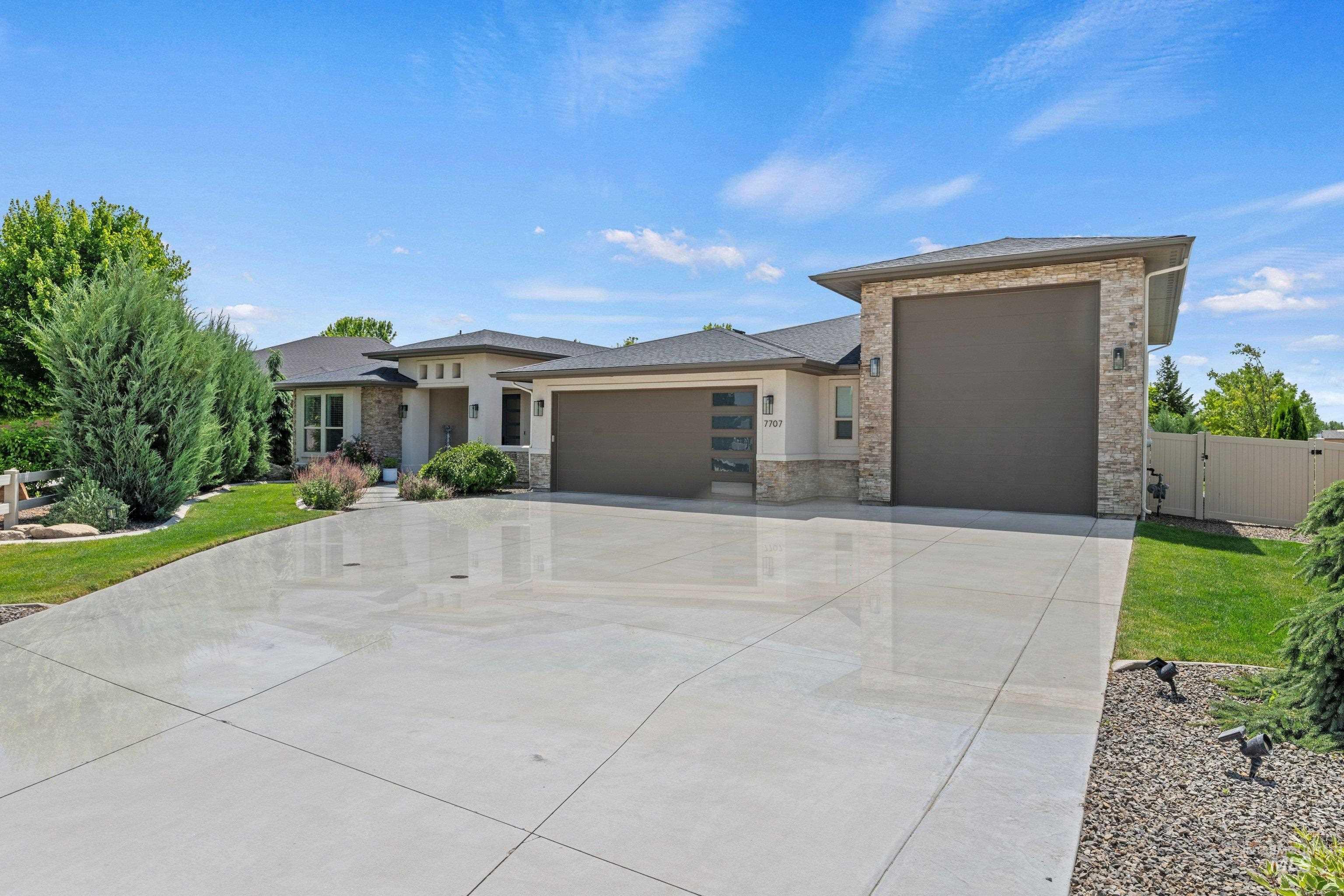 7707 E Damon Ln, Nampa, Idaho 83687, 3 Bedrooms, 2.5 Bathrooms, Residential For Sale, Price $899,950,MLS 98992276