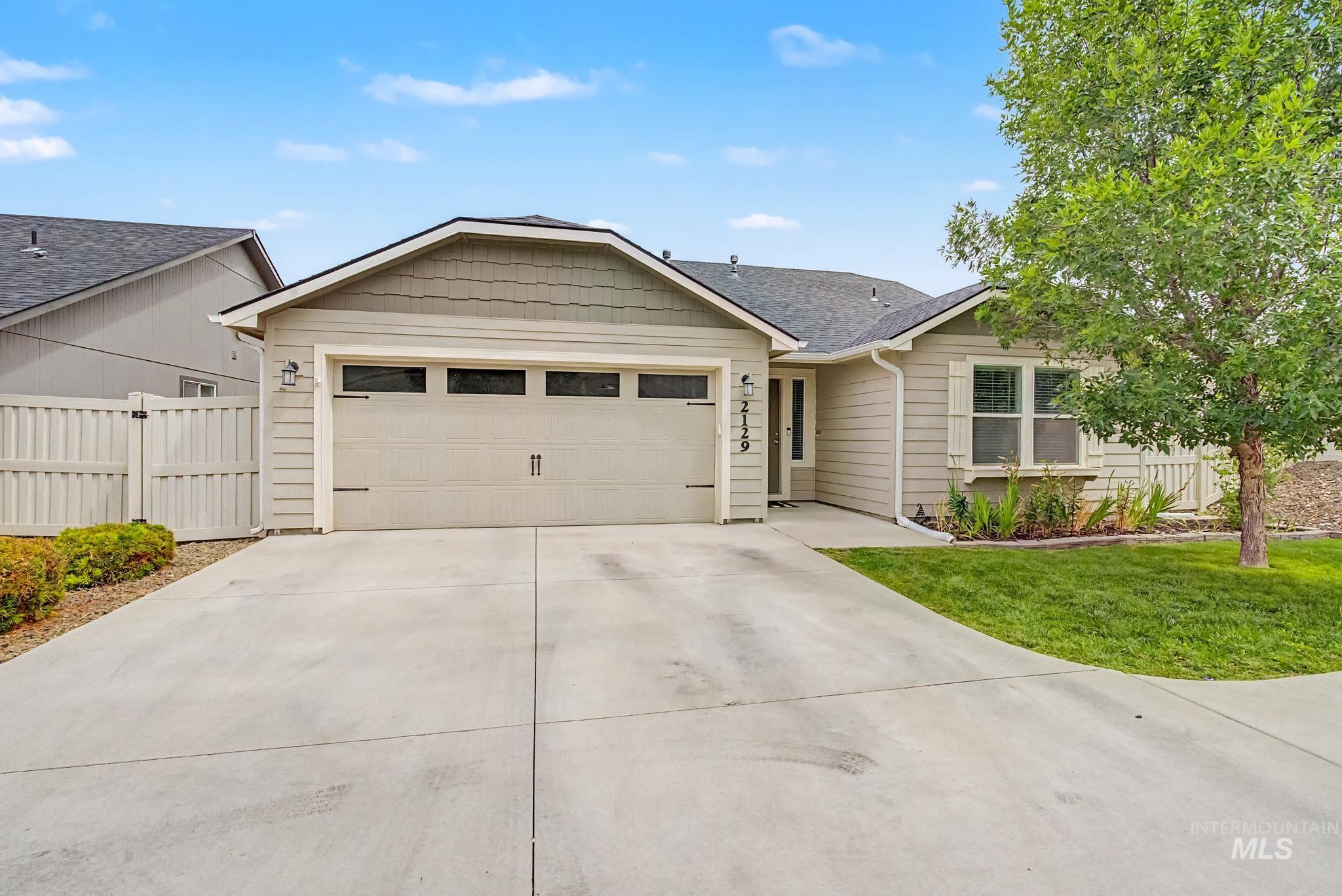 2129 E Elm Grove Dr., Nampa, Idaho 83686, 3 Bedrooms, 2 Bathrooms, Residential For Sale, Price $419,000,MLS 98992278